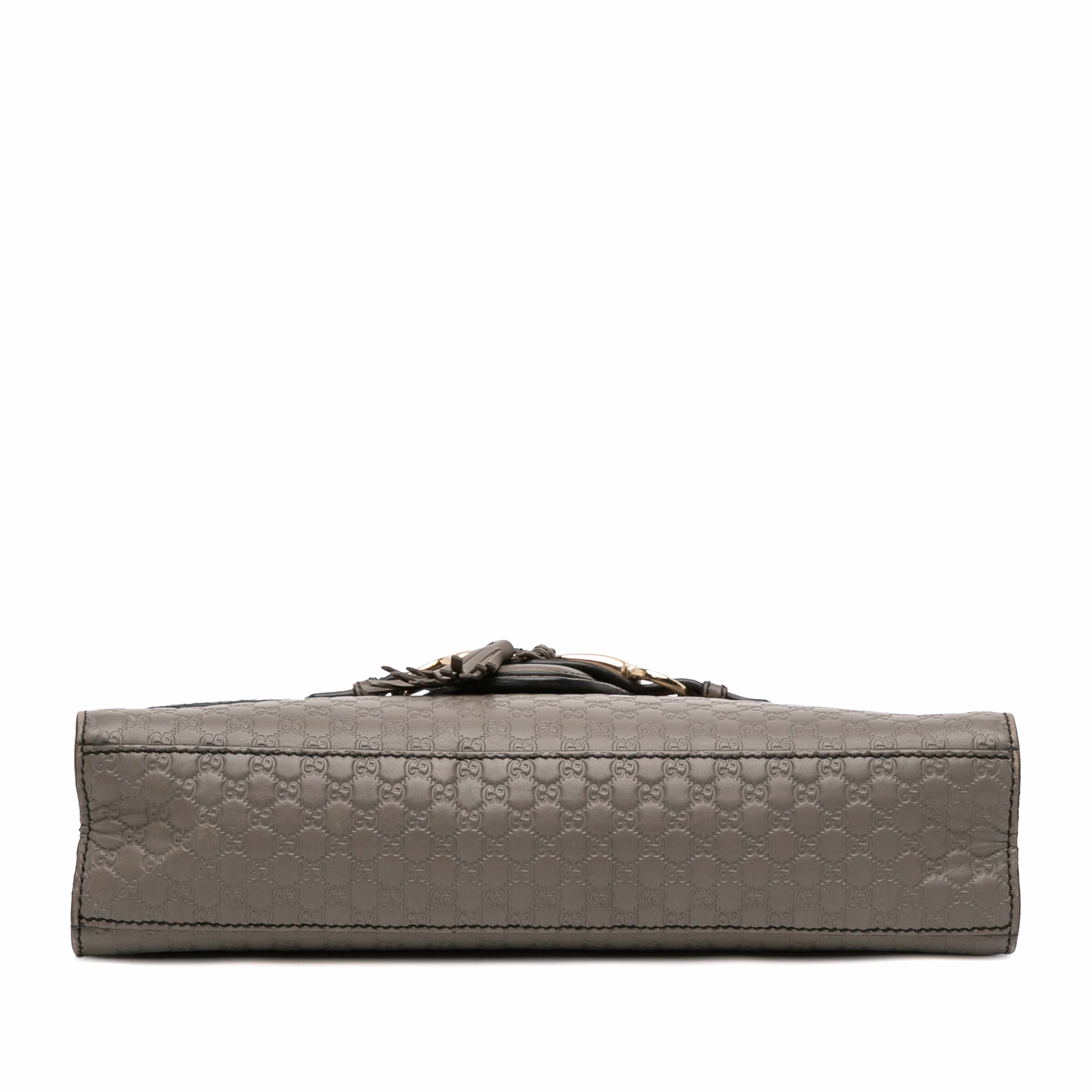 Gucci Medium Microguccissima Emily Shoulder Bag, från Luxclusif, i färgen taupe. Klicka för att öppna bilden i stort format