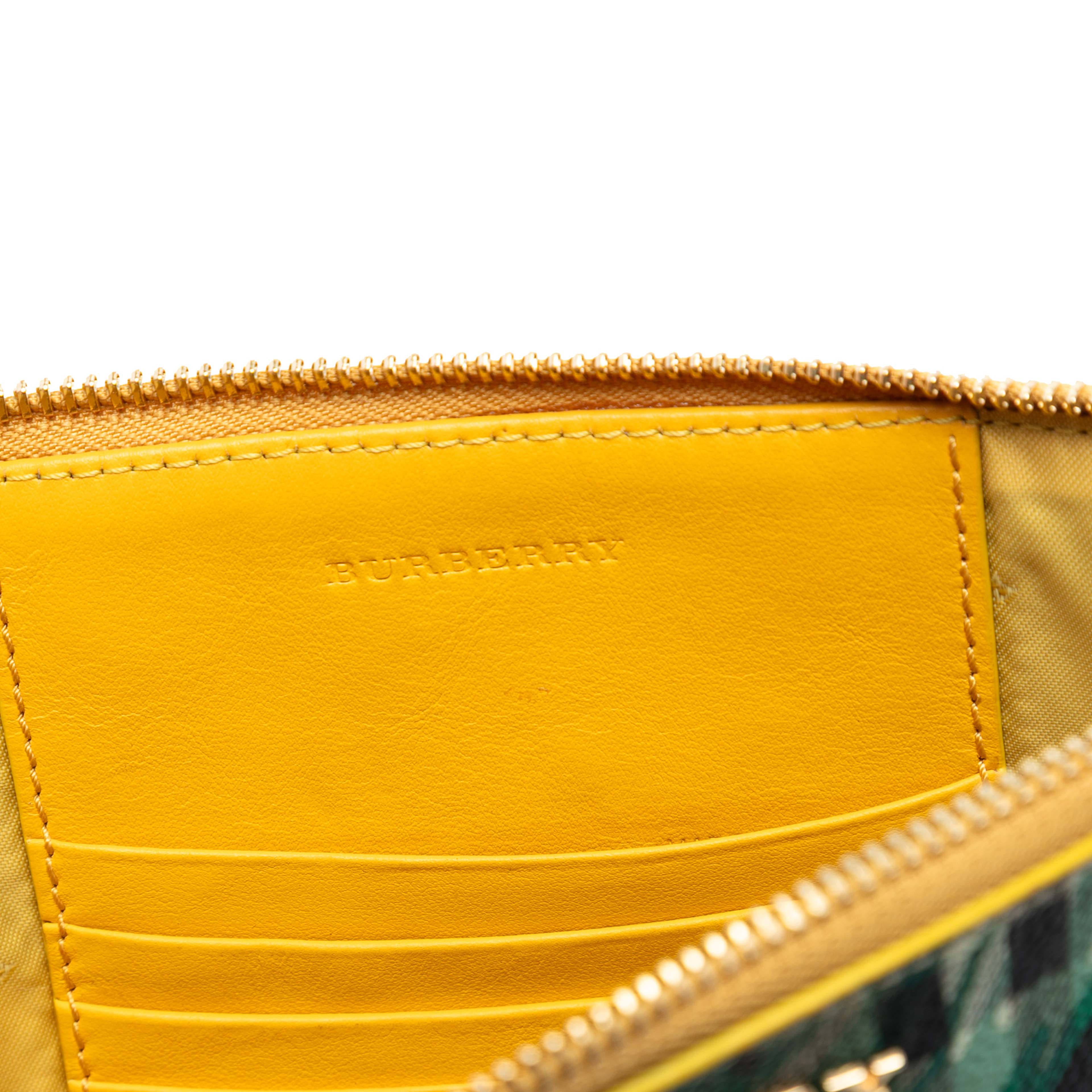 Burberry Haymarket Check Coated Canvas Floral Print Crossbody, från Luxclusif, i färgen beige. Klicka för att öppna bilden i stort format