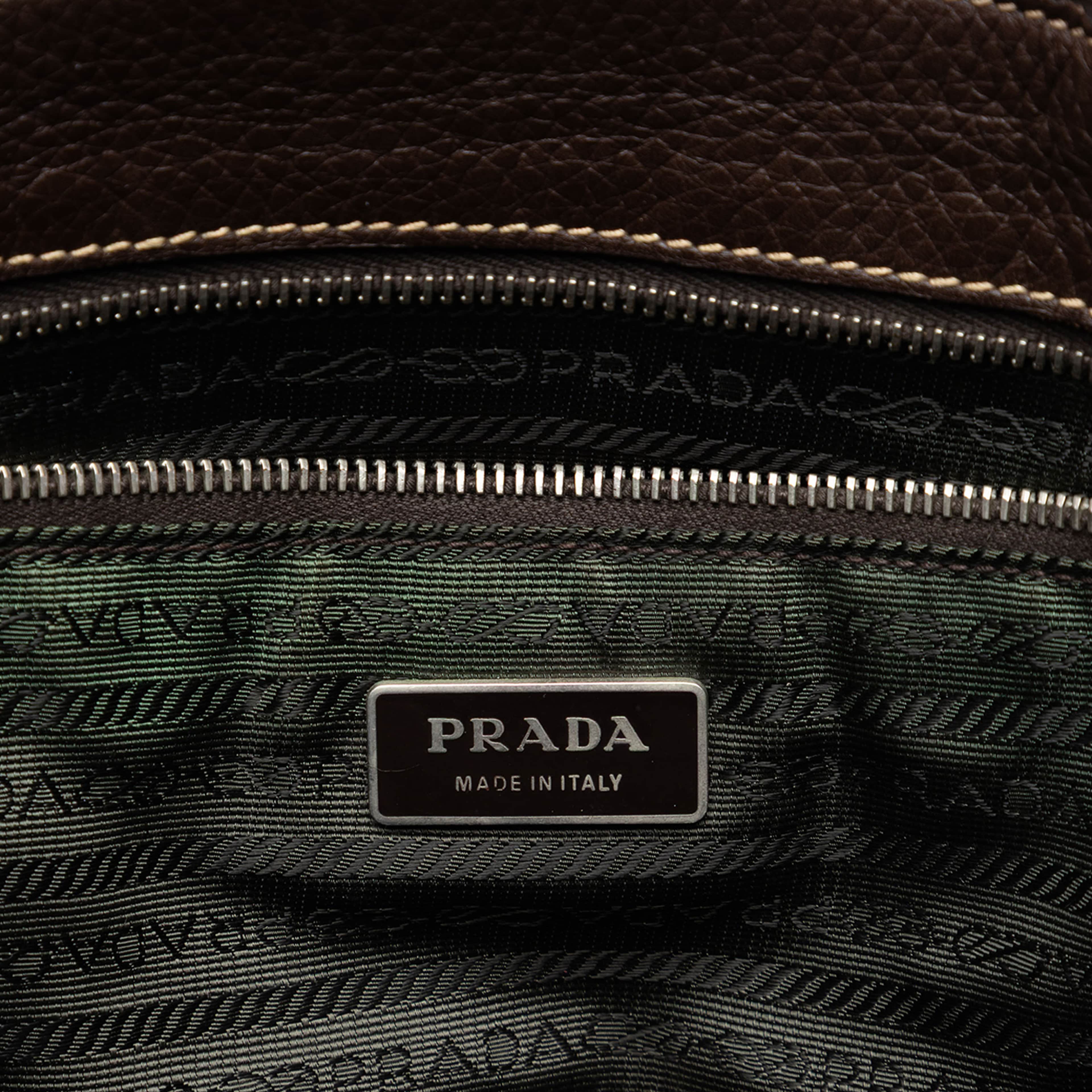 Prada Tessuto And Leather Tote, från Luxclusif, i färgen grön. Klicka för att öppna bilden i stort format