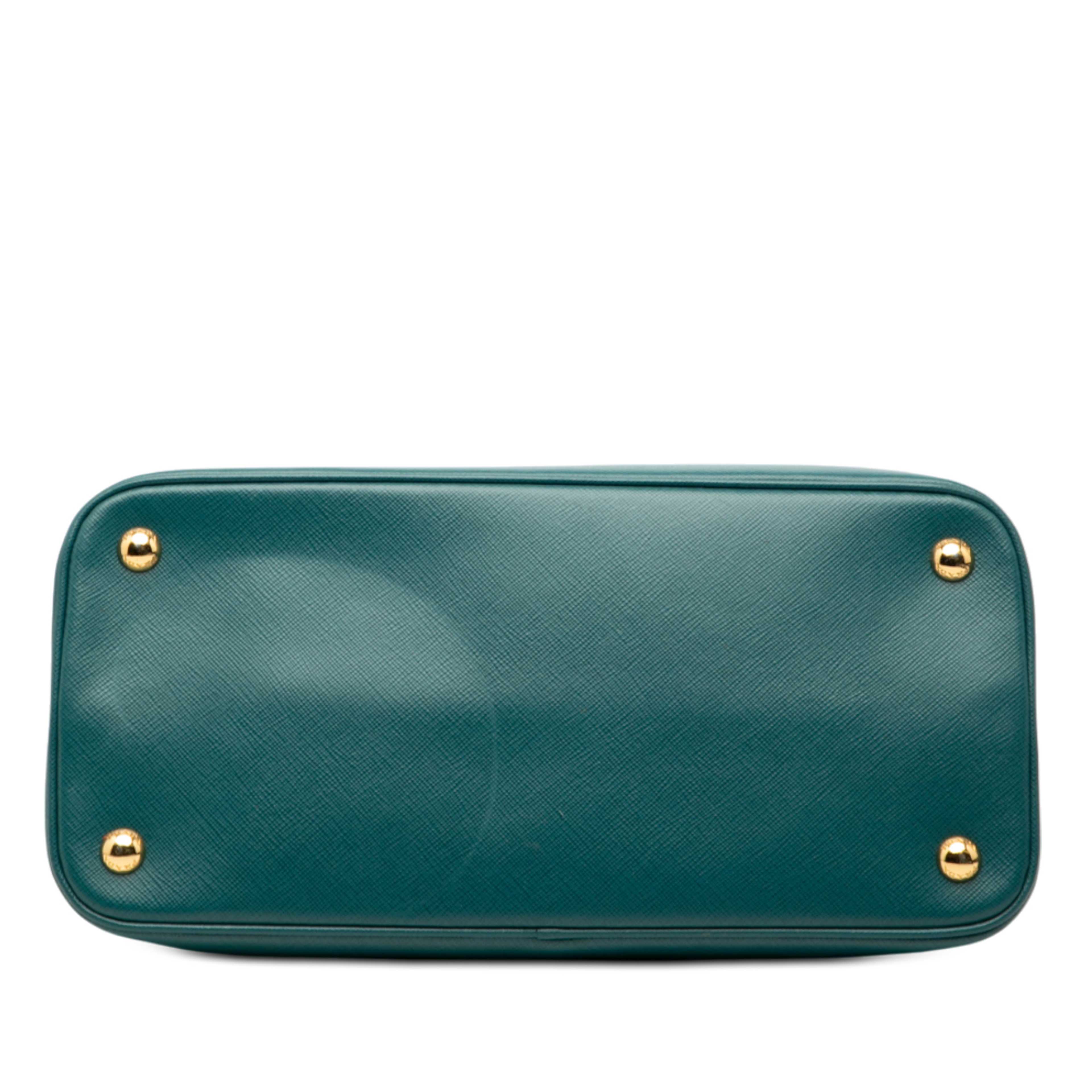 Prada Medium Saffiano Lux Open Promenade Satchel, från Luxclusif, i färgen peacock. Klicka för att öppna bilden i stort format