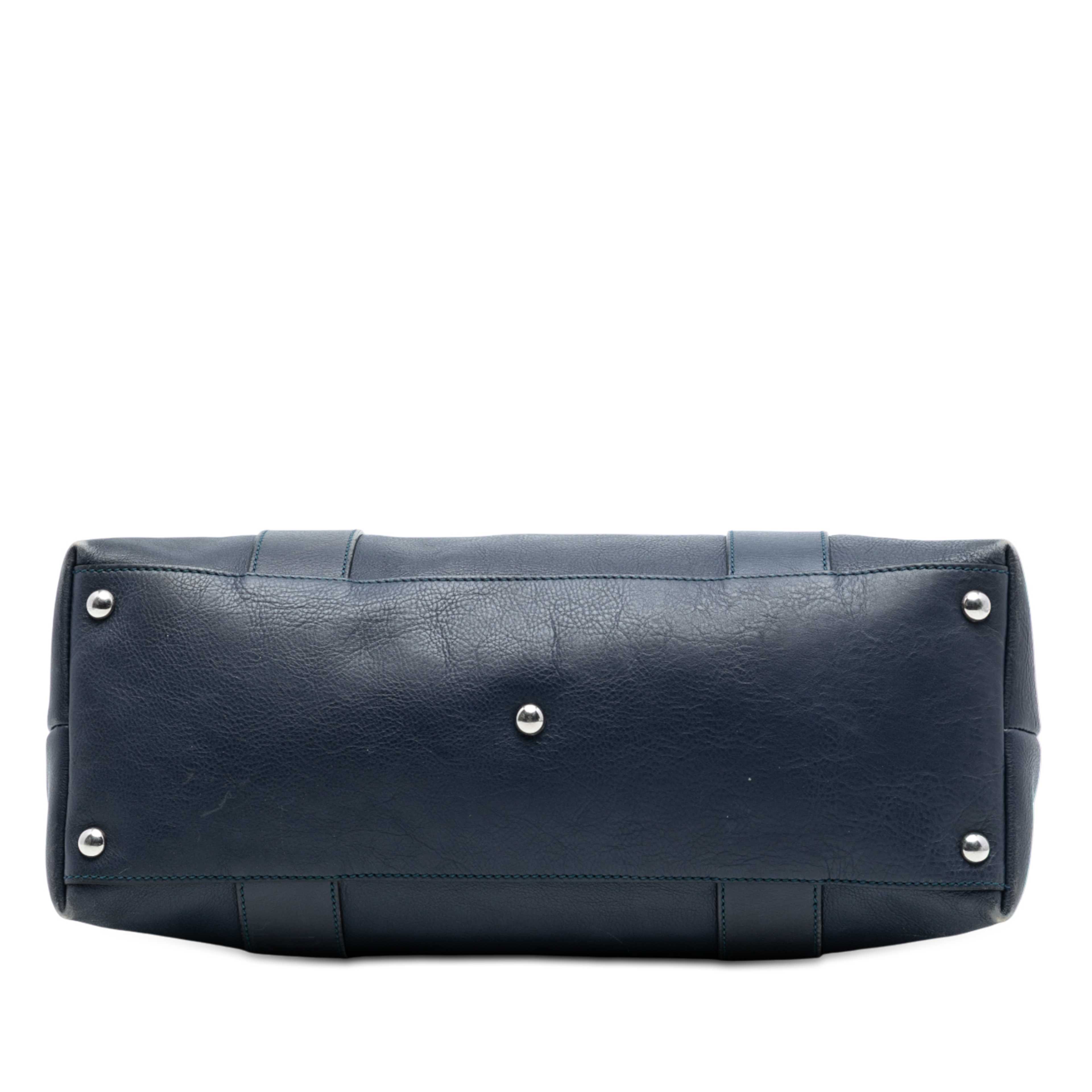 Gucci Leather Bamboo Bar Satchel, från Luxclusif, i färgen navy. Klicka för att öppna bilden i stort format