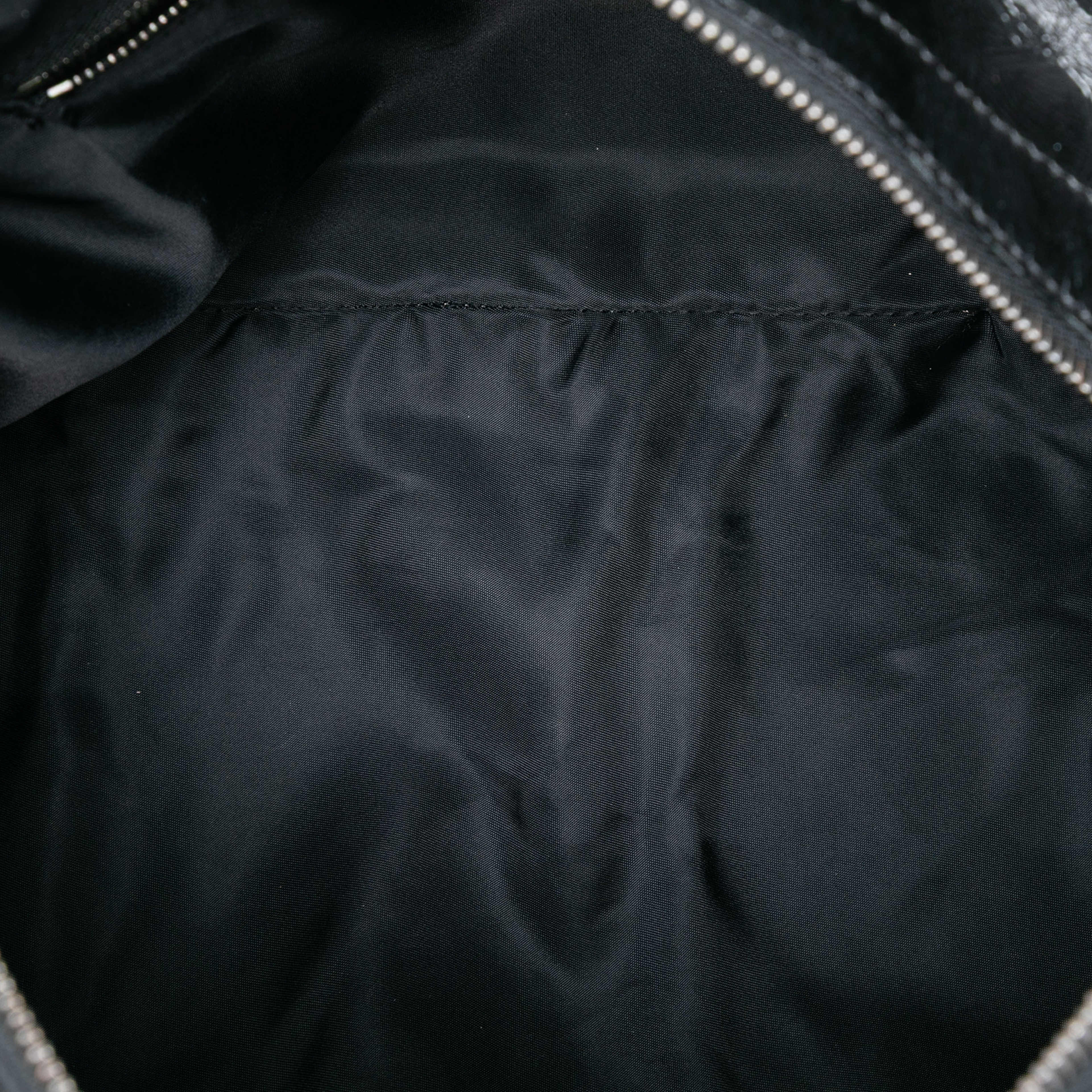 Burberry Medium Beat Check Nylon Lowry Satchel, från Luxclusif, i färgen gray. Klicka för att öppna bilden i stort format