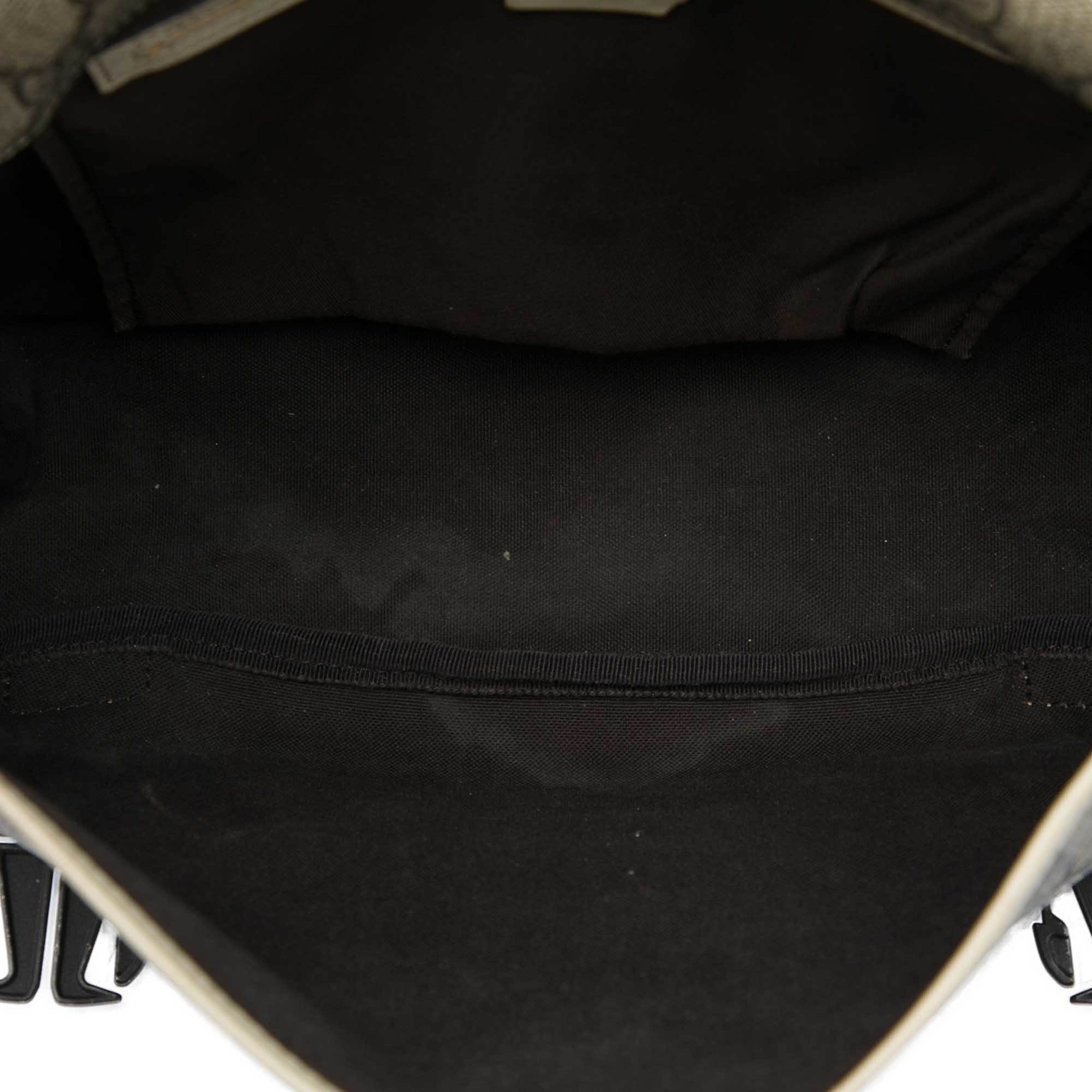 Gucci Gg Supreme Crossbody, från Luxclusif, i färgen vit. Klicka för att öppna bilden i stort format