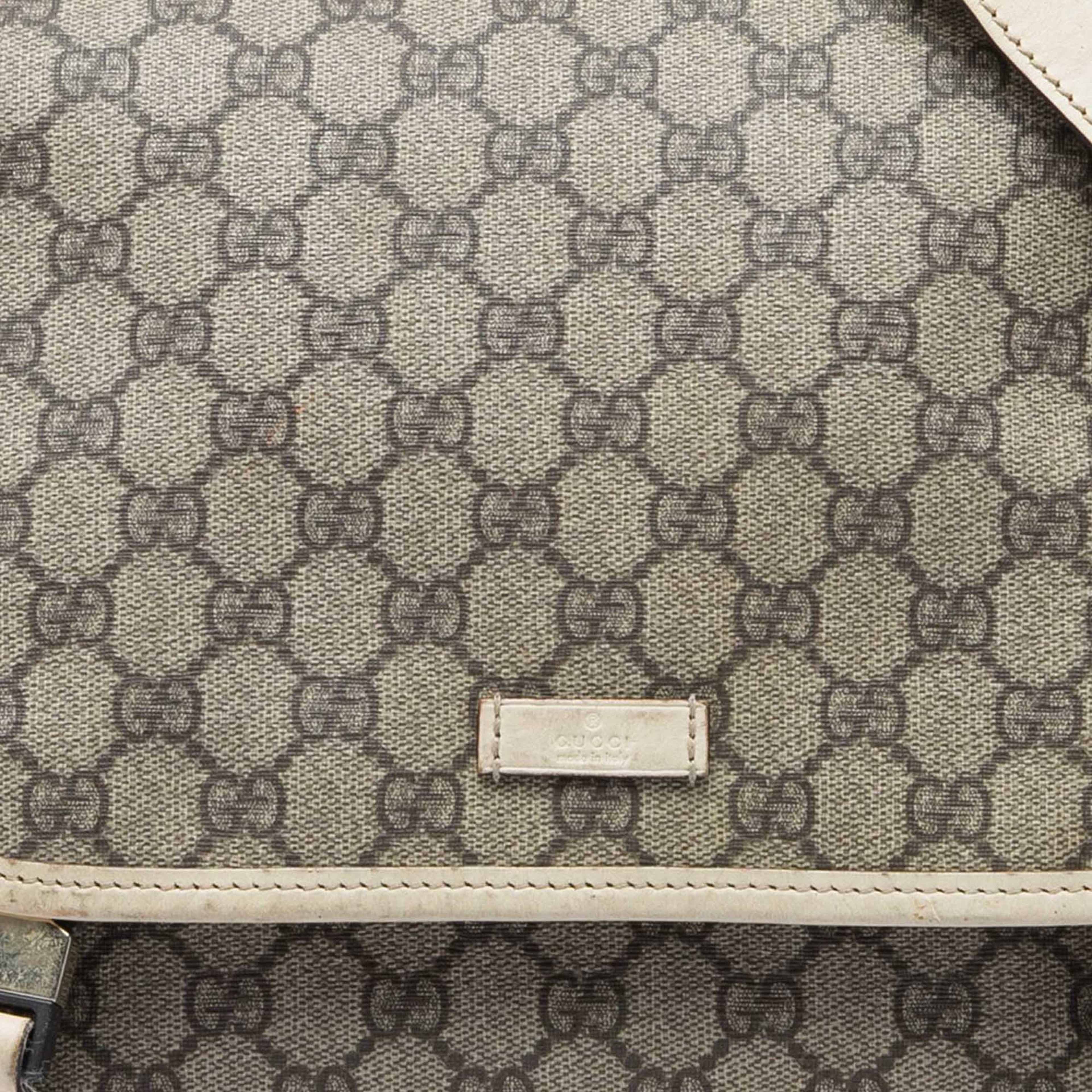 Gucci Gg Supreme Crossbody, från Luxclusif, i färgen vit. Klicka för att öppna bilden i stort format
