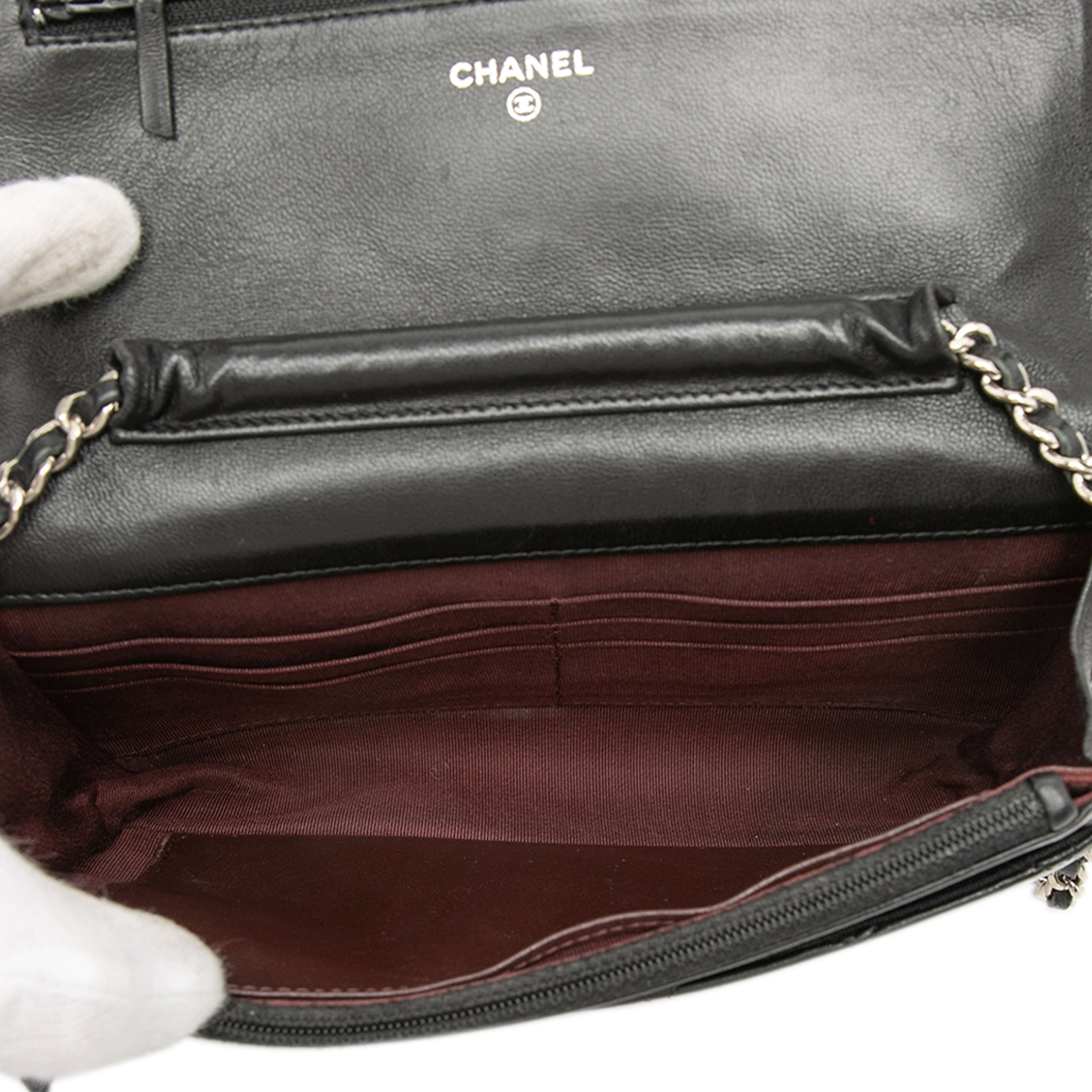 Chanel Cc Quilted Lambskin Wallet On Chain, från Luxclusif, i färgen black. Klicka för att öppna bilden i stort format