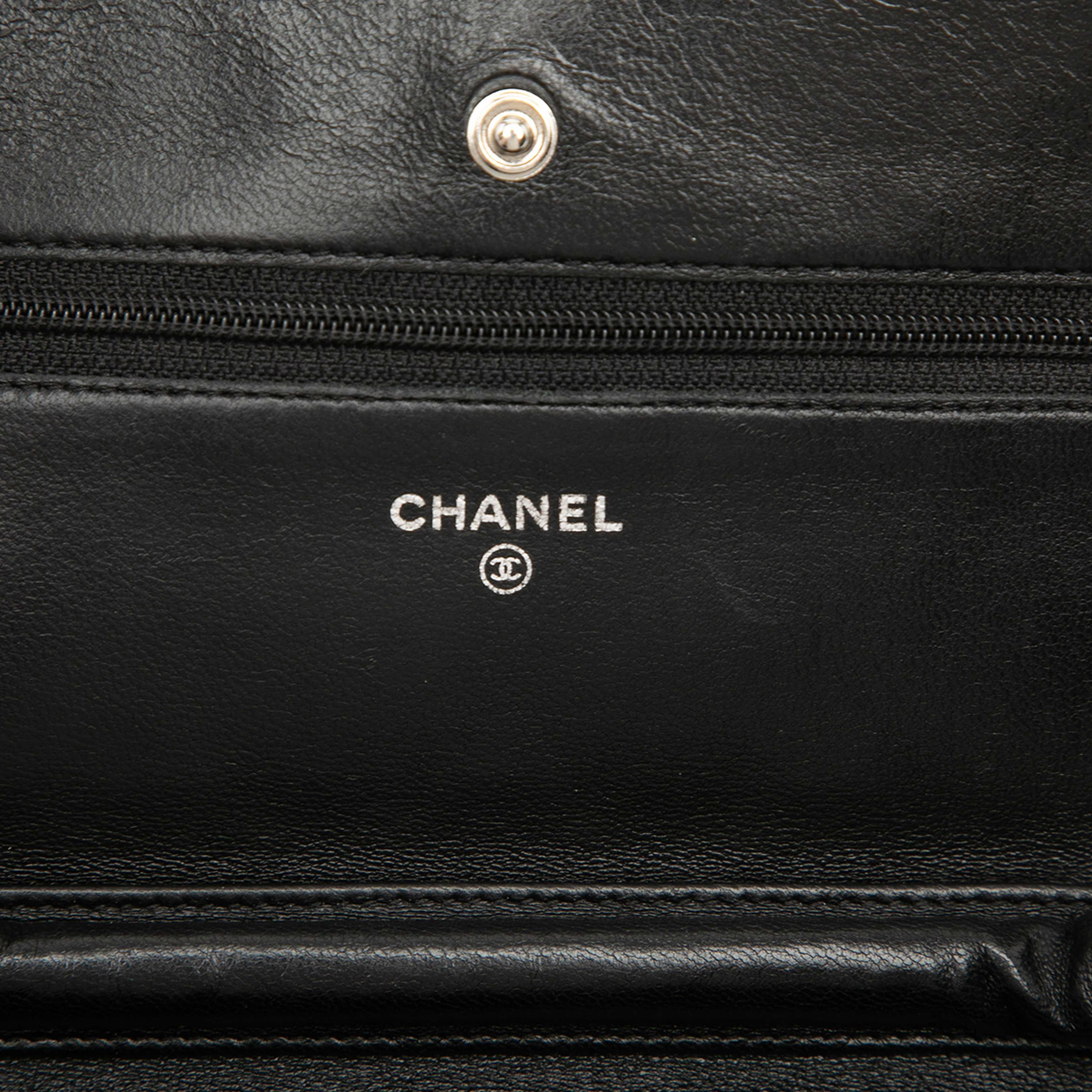 Chanel Cc Quilted Lambskin Wallet On Chain, från Luxclusif, i färgen black. Klicka för att öppna bilden i stort format