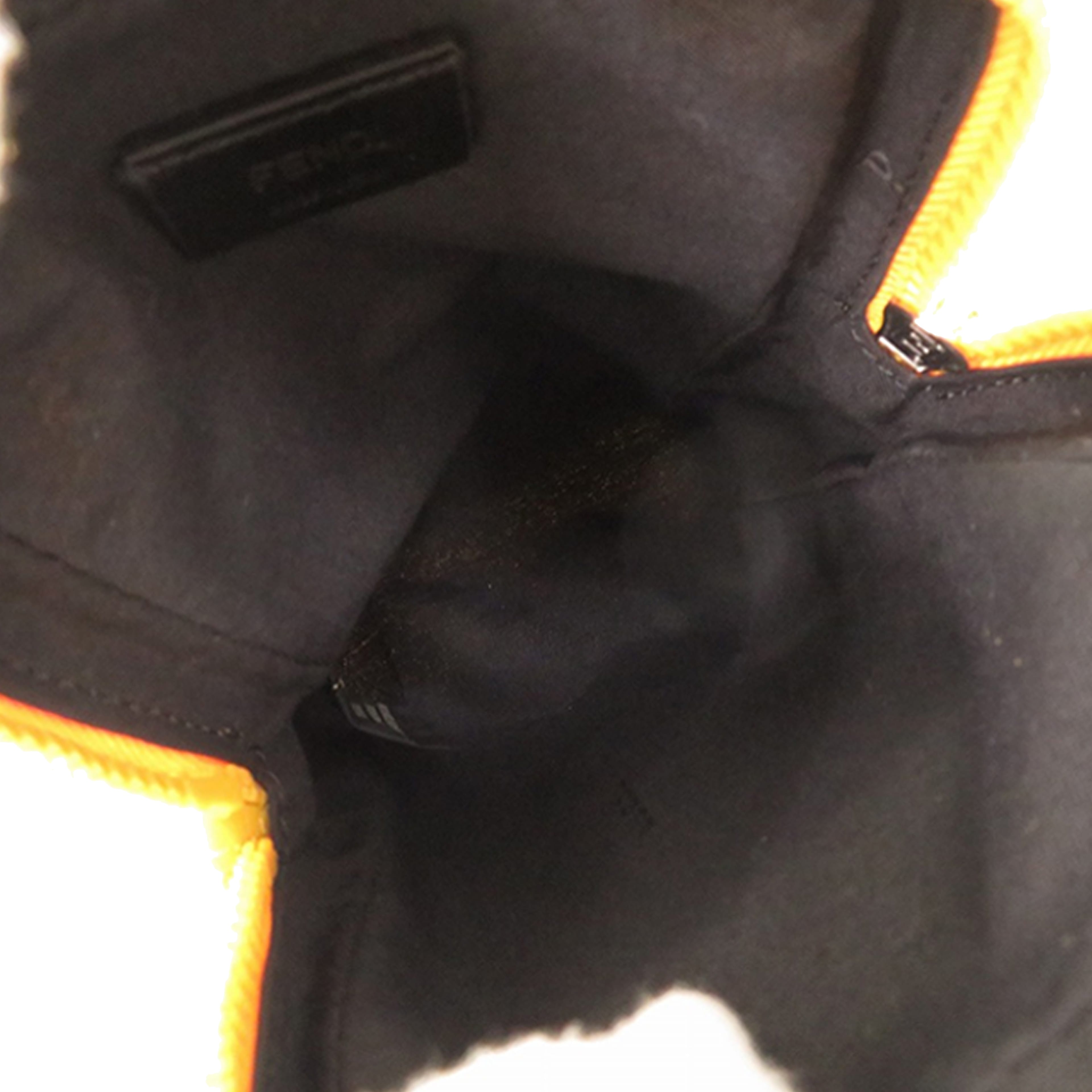 Fendi Nylon Baguette Phone Crossbody, från Luxclusif, i färgen mustard. Klicka för att öppna bilden i stort format