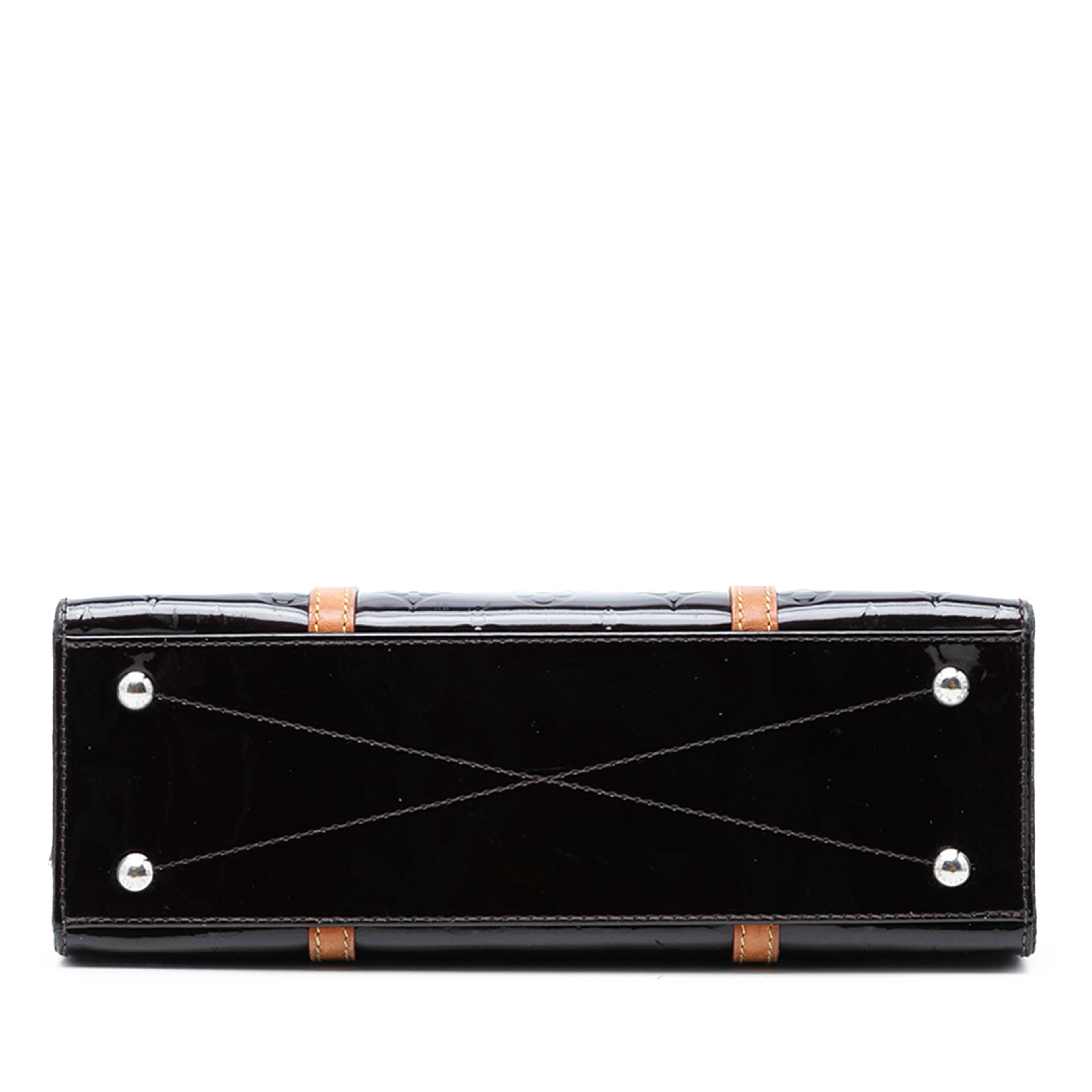 Louis Vuitton Monogram Vernis Neo Triangle, från Luxclusif, i färgen purpur. Klicka för att öppna bilden i stort format