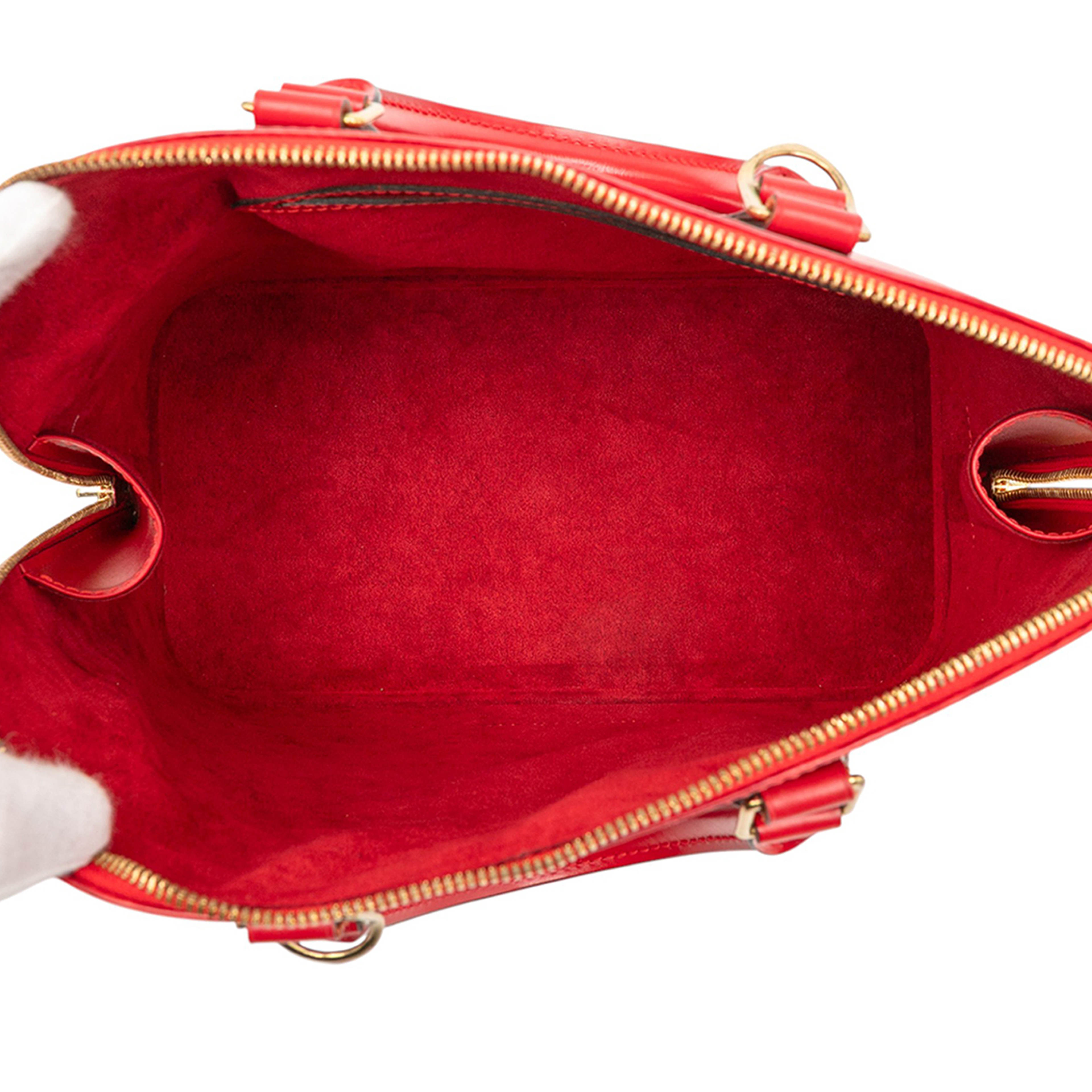 Louis Vuitton Epi Alma Pm, från Luxclusif, i färgen red. Klicka för att öppna bilden i stort format