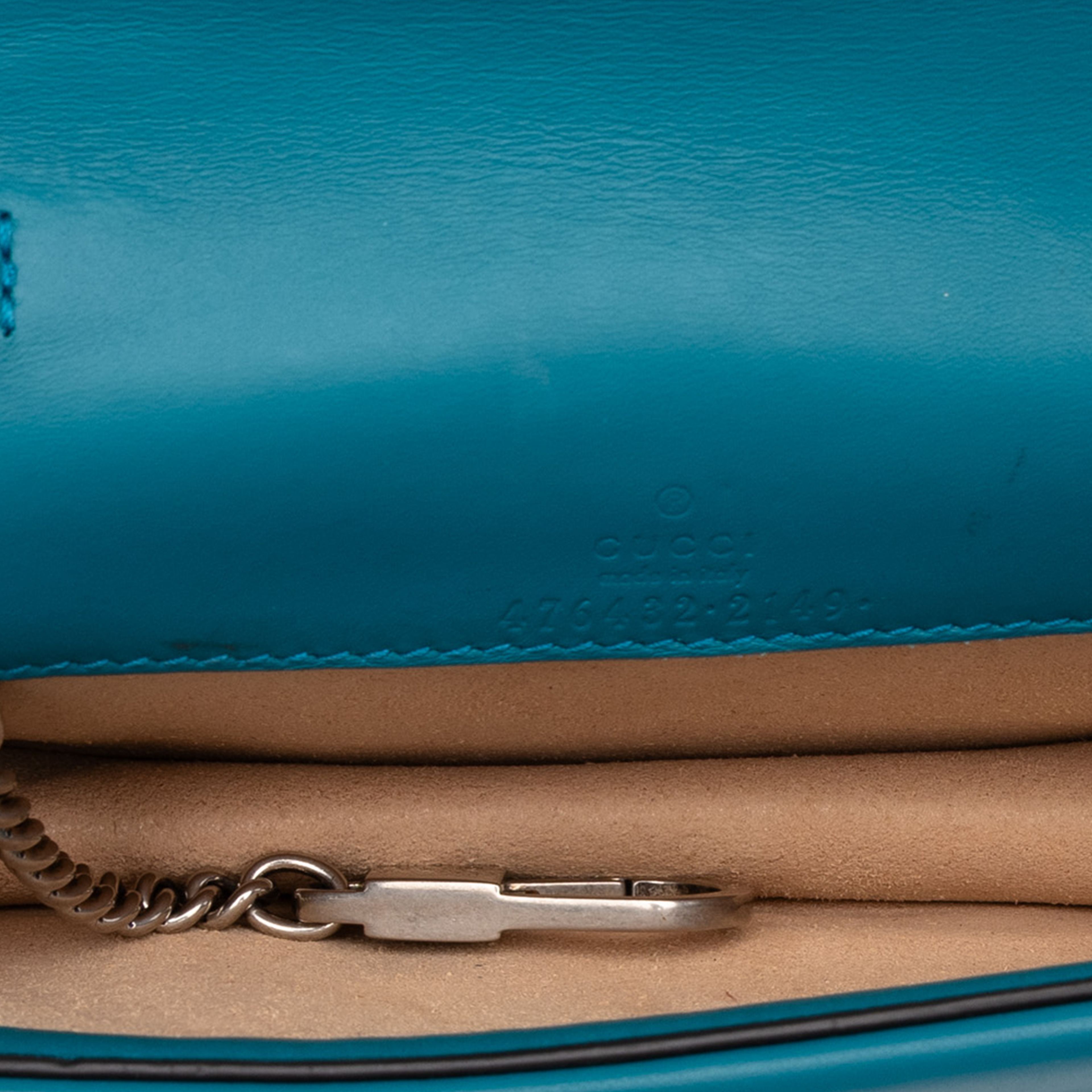 Gucci Mini Velvet Dionysus Crossbody, från Luxclusif, i färgen blå. Klicka för att öppna bilden i stort format