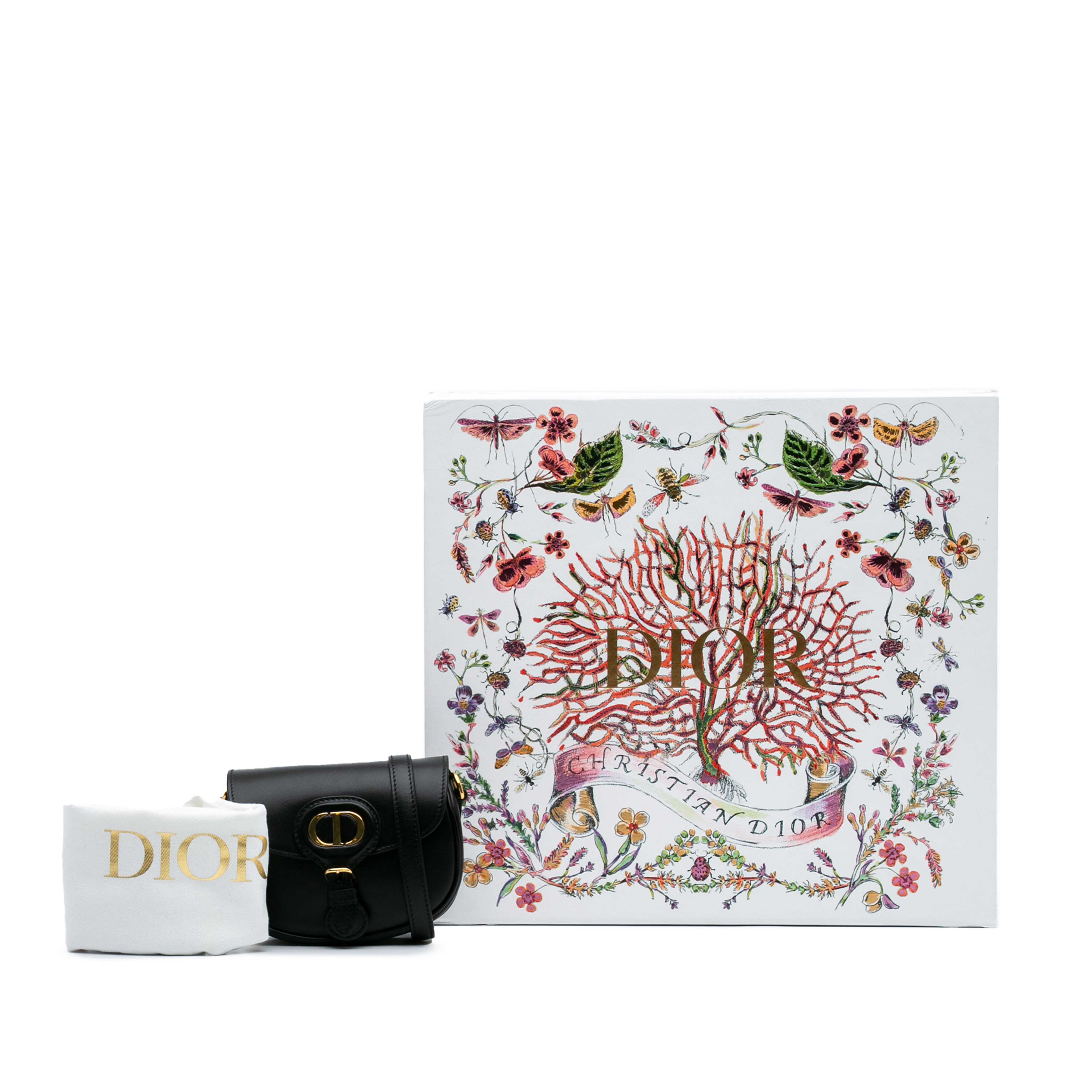 Dior Micro Calfskin Bobby Crossbody, från Luxclusif, i färgen svart. Klicka för att öppna bilden i stort format