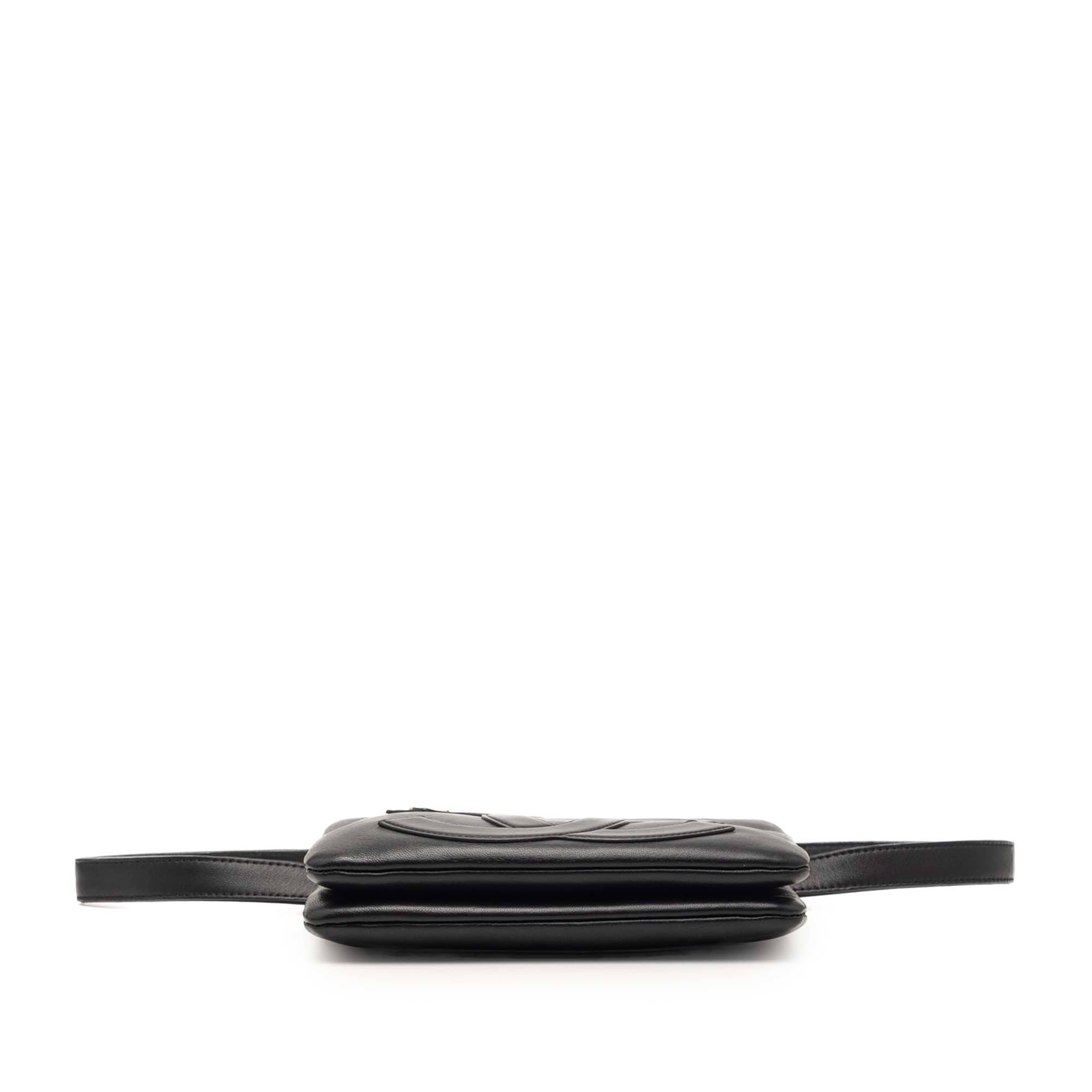 Chanel Lambskin Mania Double Zip Belt Bag, från Luxclusif, i färgen black. Klicka för att öppna bilden i stort format