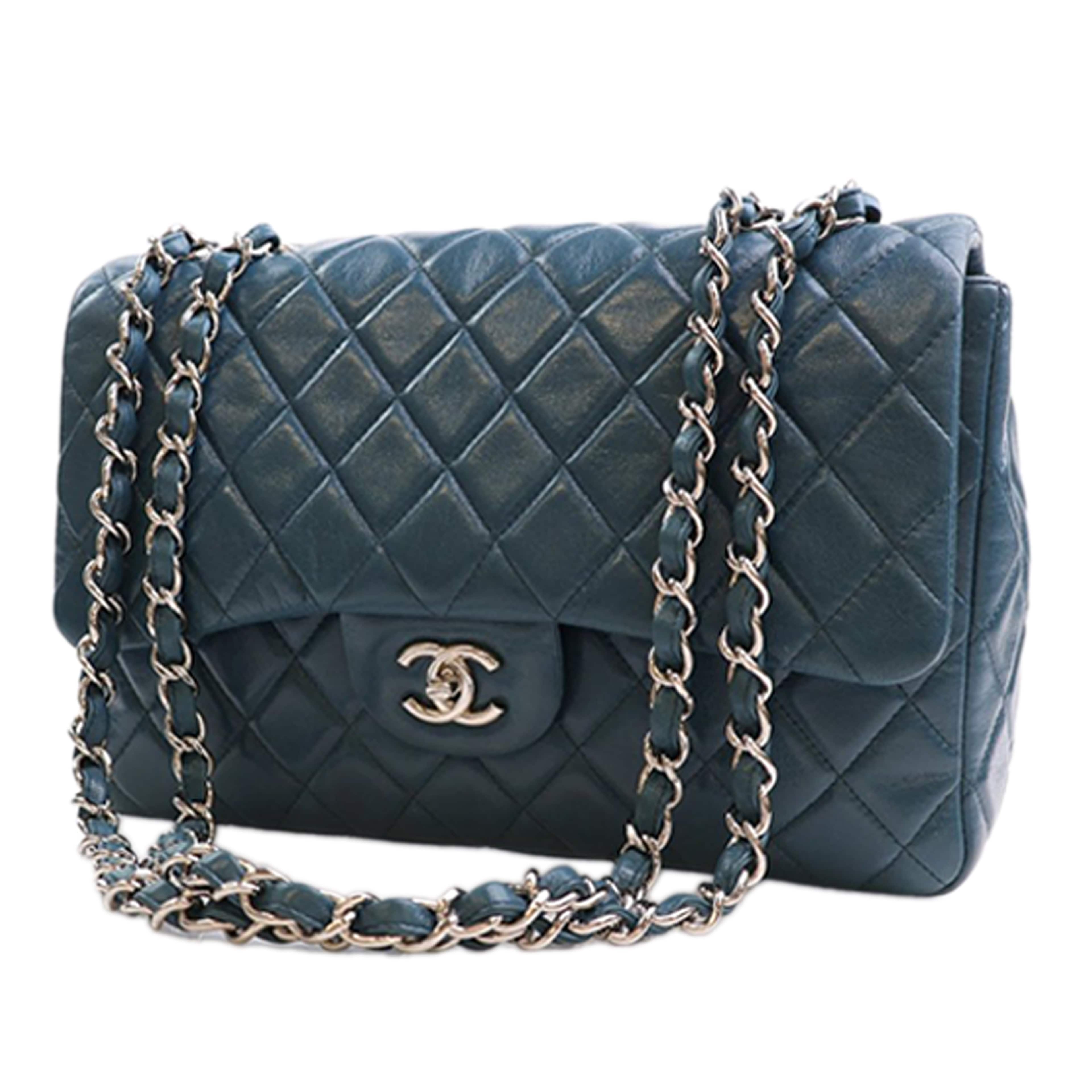 Chanel Jumbo Classic Lambskin Single Flap, från Luxclusif, i färgen peacock. Klicka för att öppna bilden i stort format