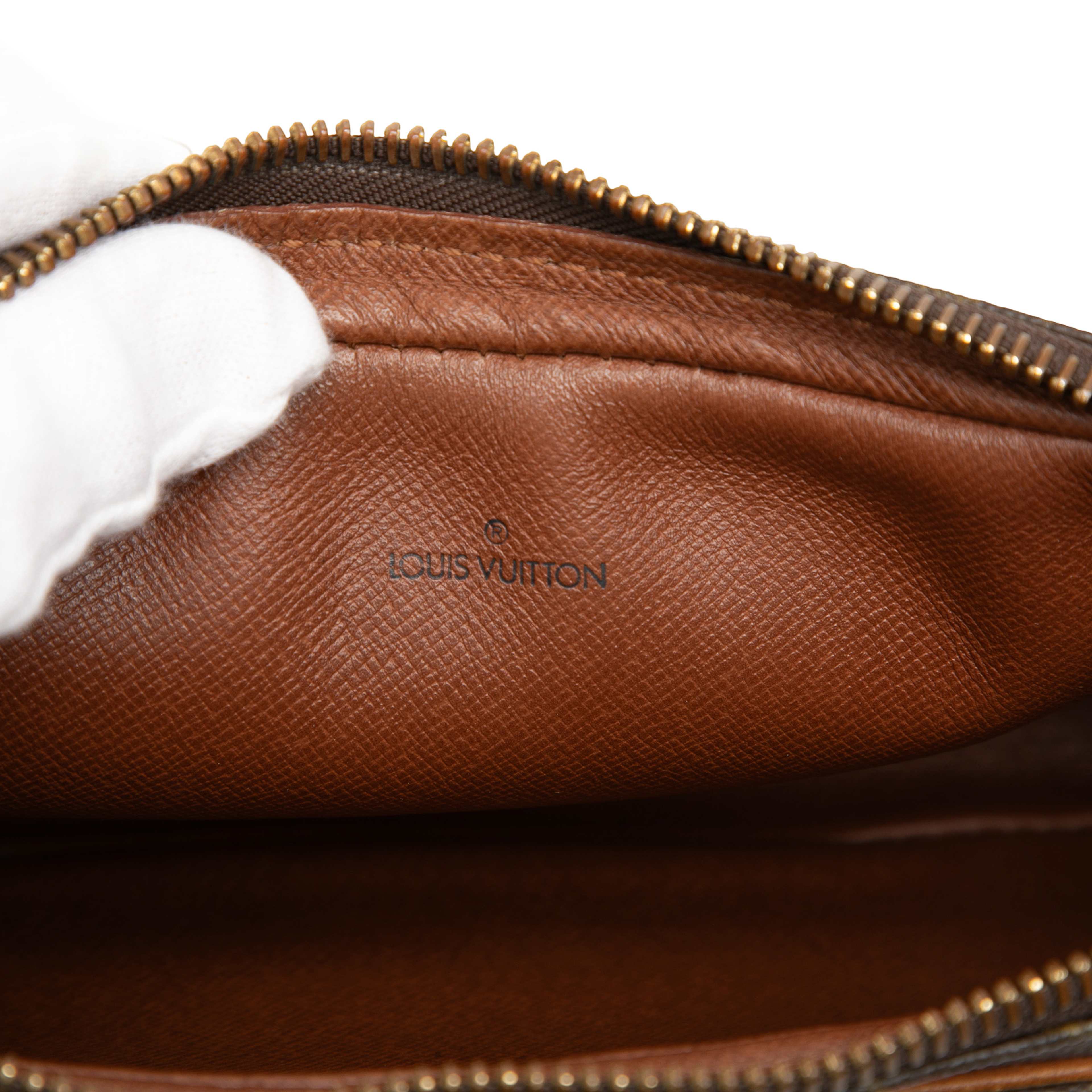 Louis Vuitton Monogram Marly Dragonne Pm, från Luxclusif, i färgen brown. Klicka för att öppna bilden i stort format