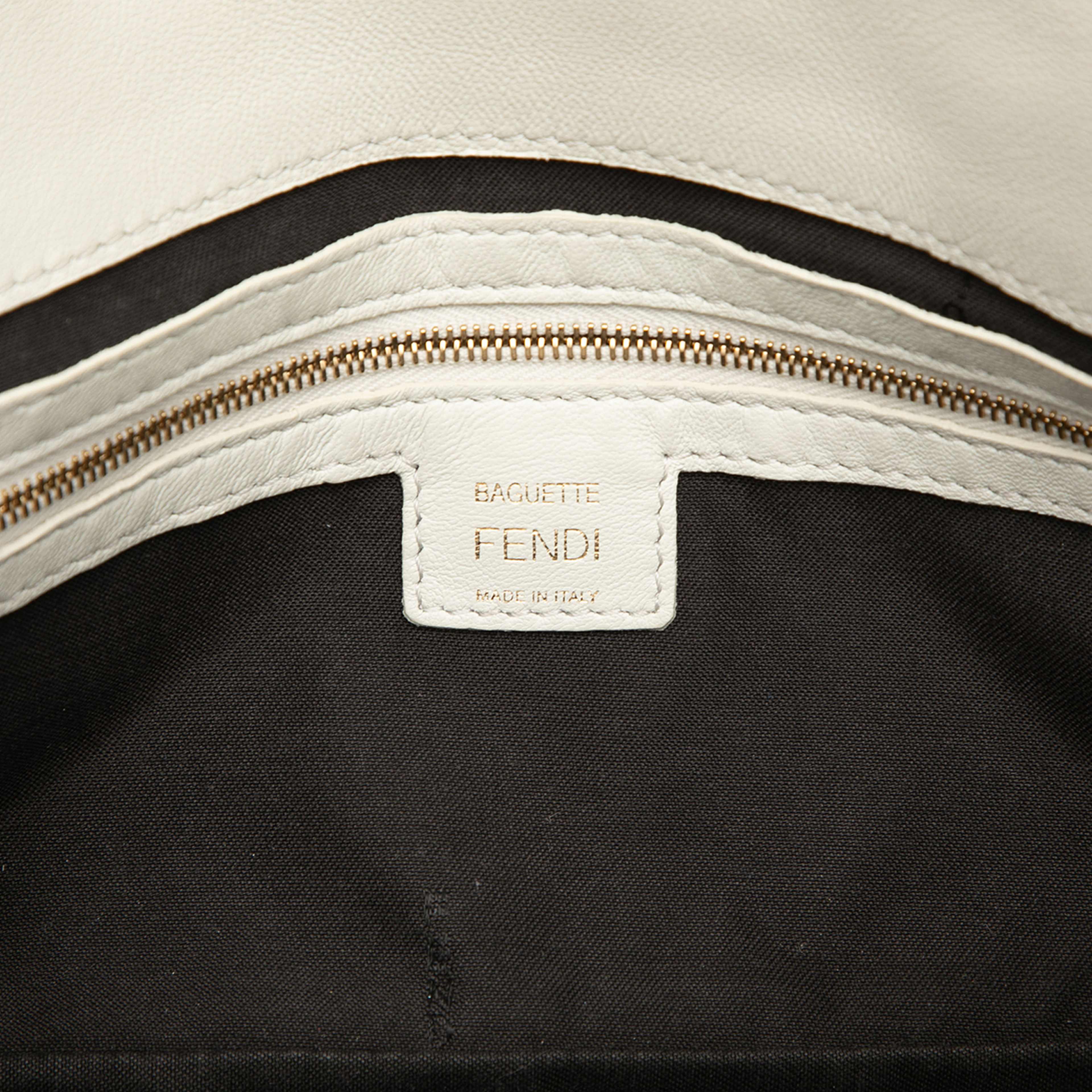 Fendi Zucca Embossed Leather Baguette Satchel, från Luxclusif, i färgen white. Klicka för att öppna bilden i stort format