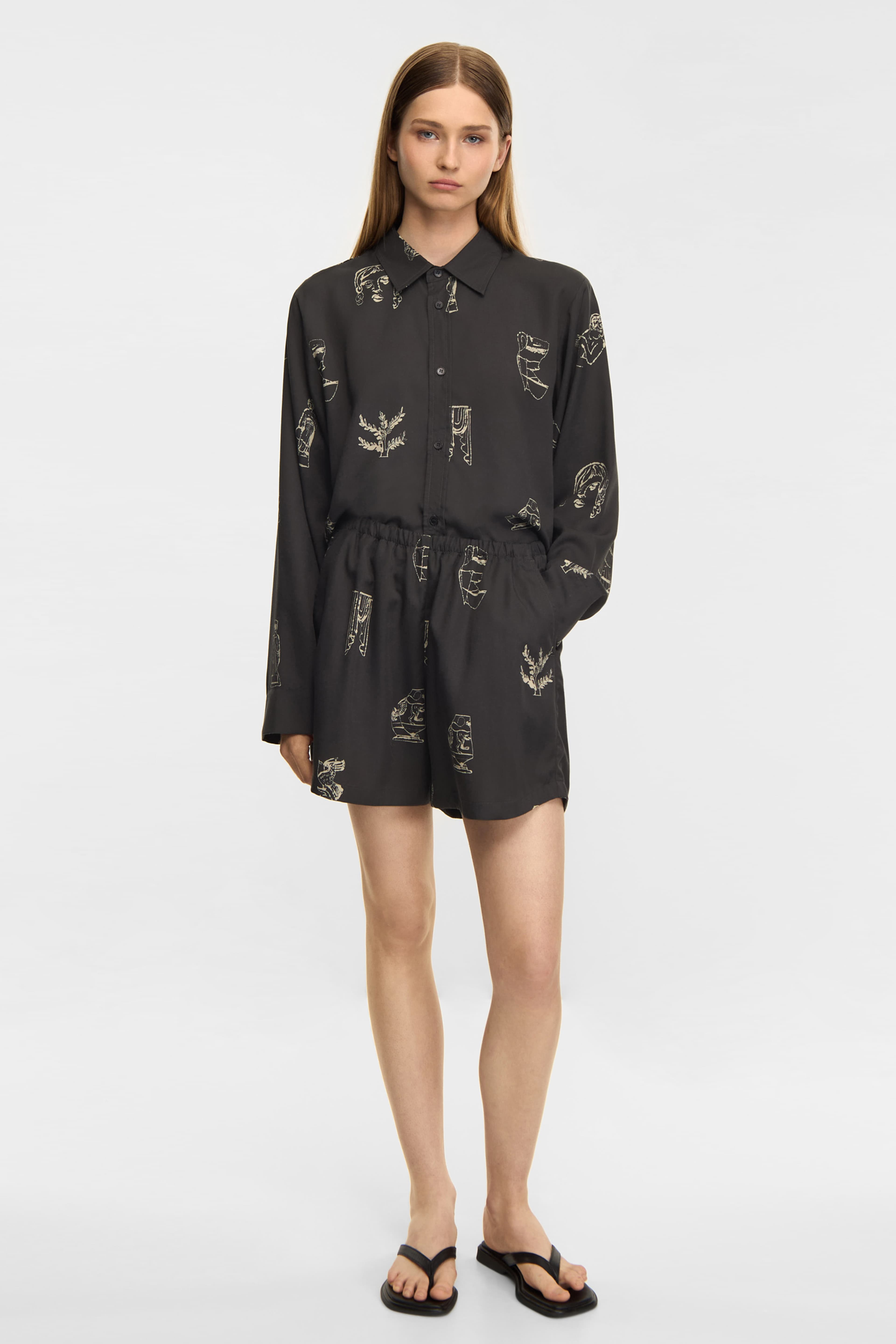 Alira Aop, från ELVINE, i färgen night grey. Klicka för att öppna bilden i stort format