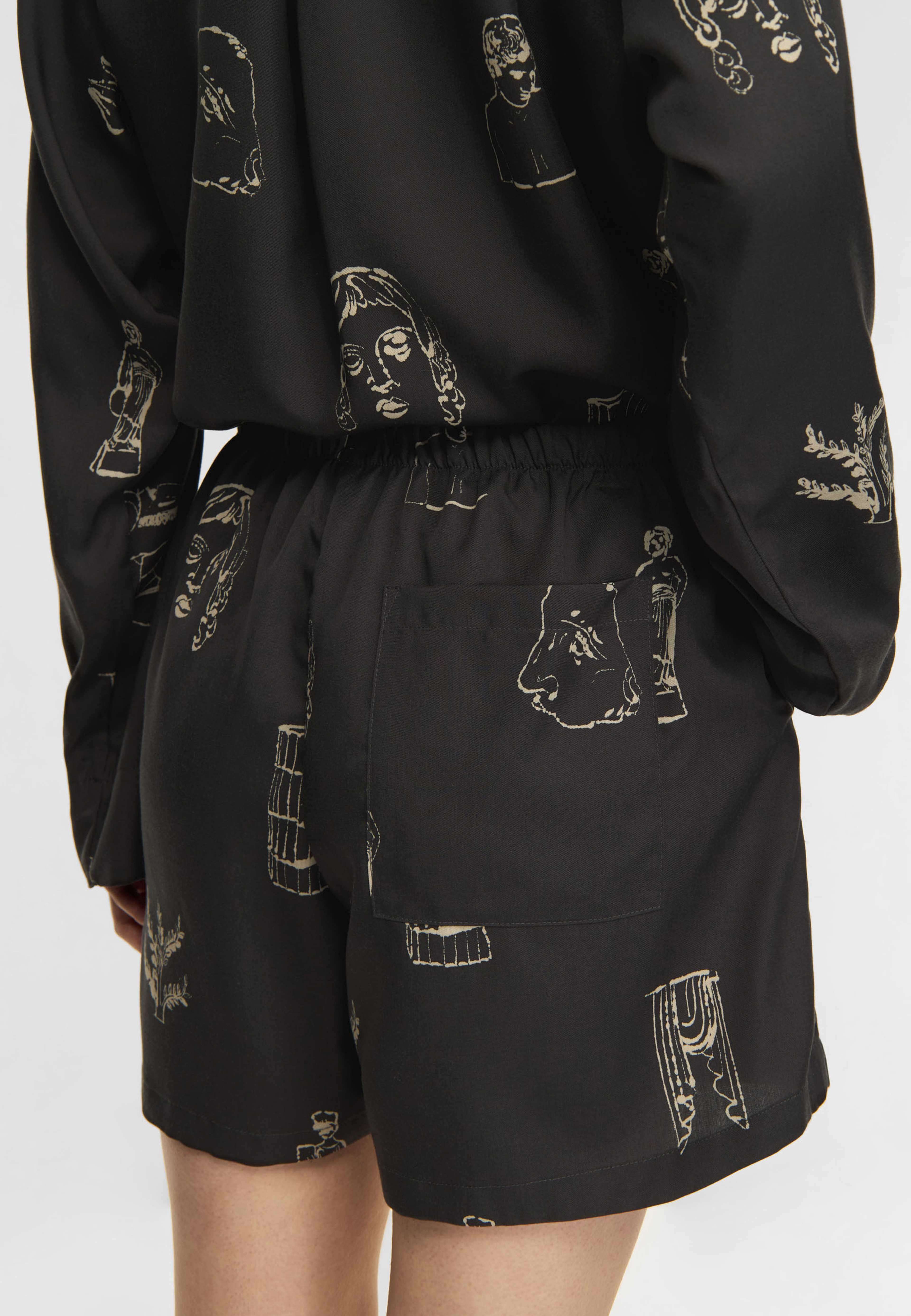 Alira Aop, från ELVINE, i färgen night grey. Klicka för att öppna bilden i stort format