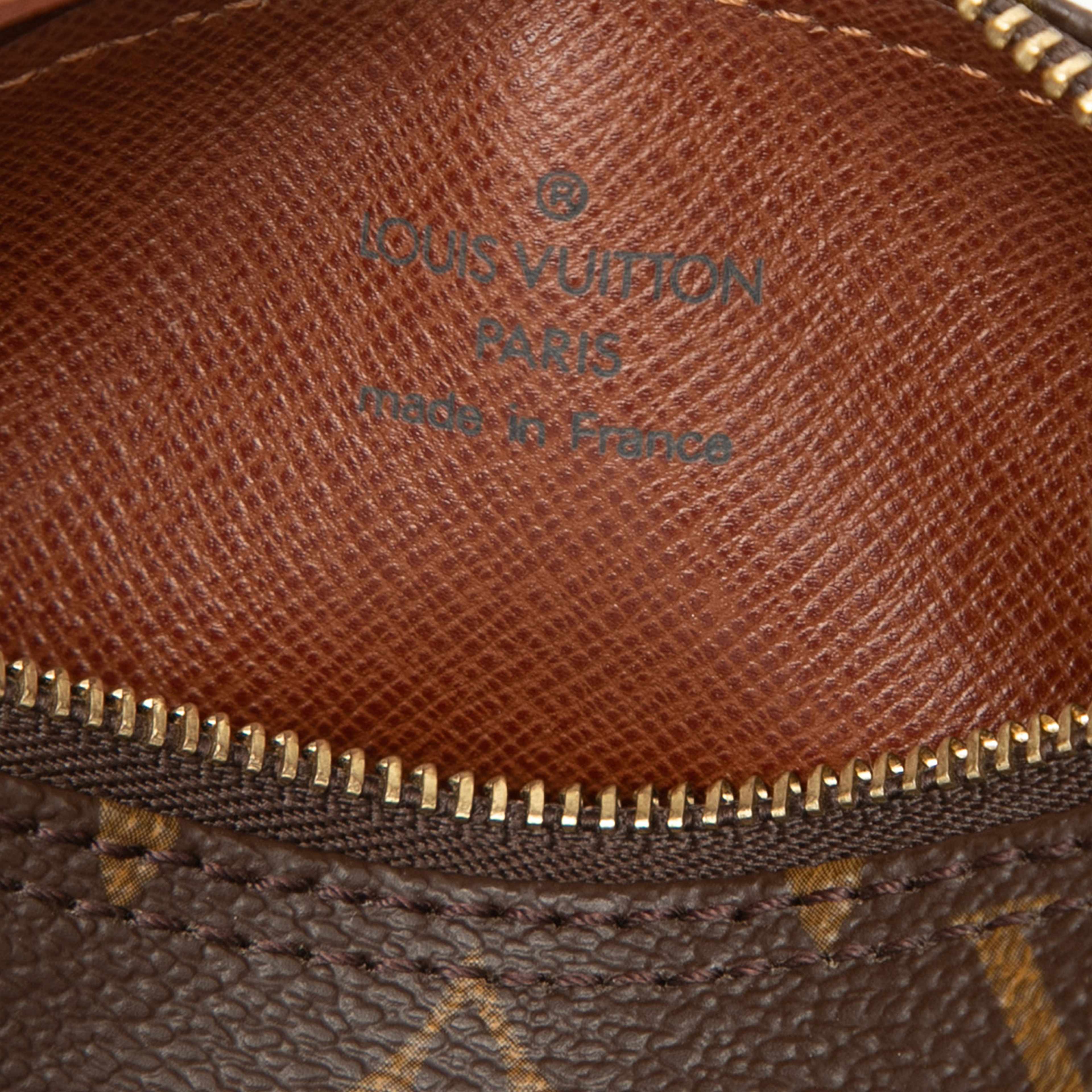 Louis Vuitton Monogram Papillon Pochette, från Luxclusif, i färgen brown. Klicka för att öppna bilden i stort format