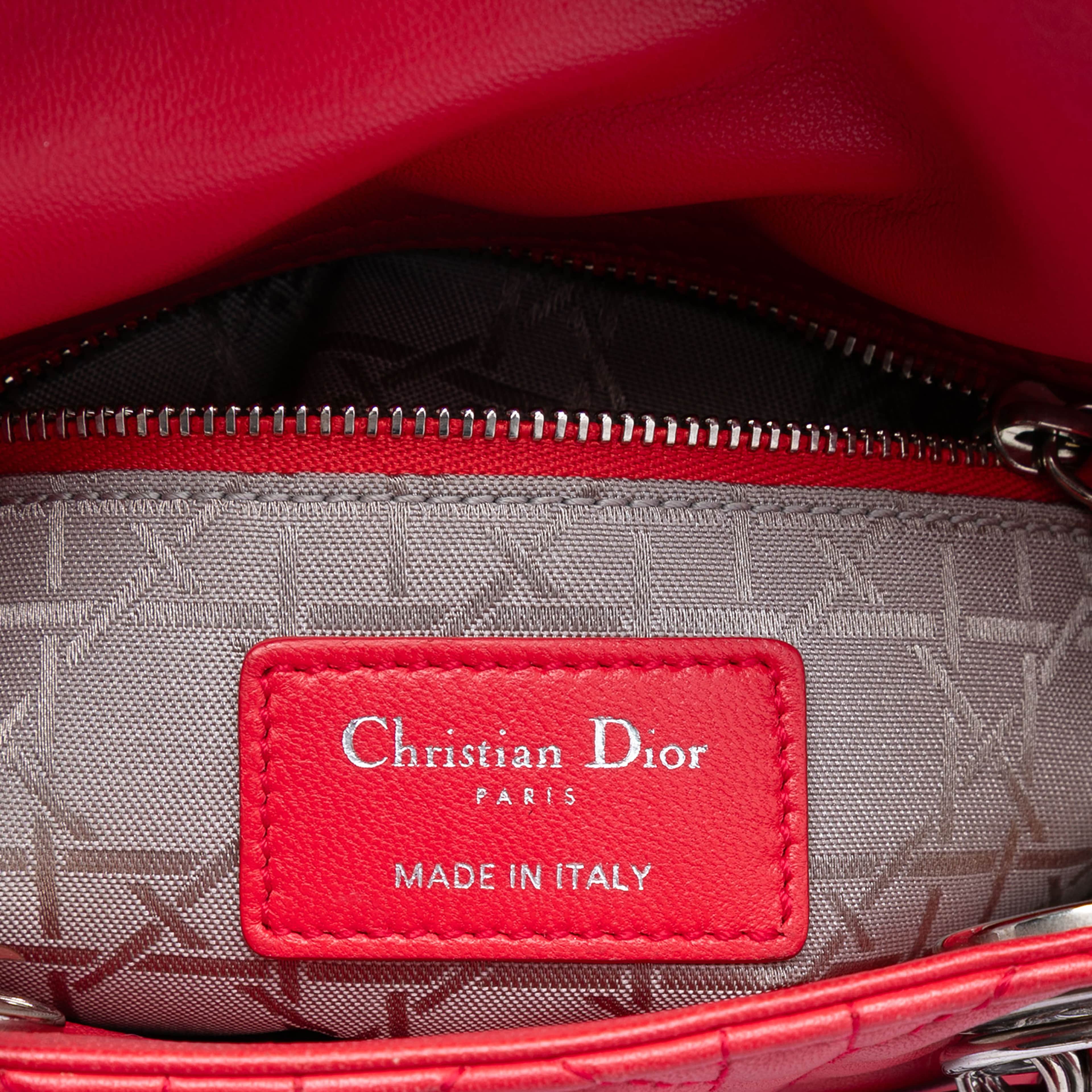 Dior Mini Lambskin Cannage Lady Dior, från Luxclusif, i färgen red. Klicka för att öppna bilden i stort format