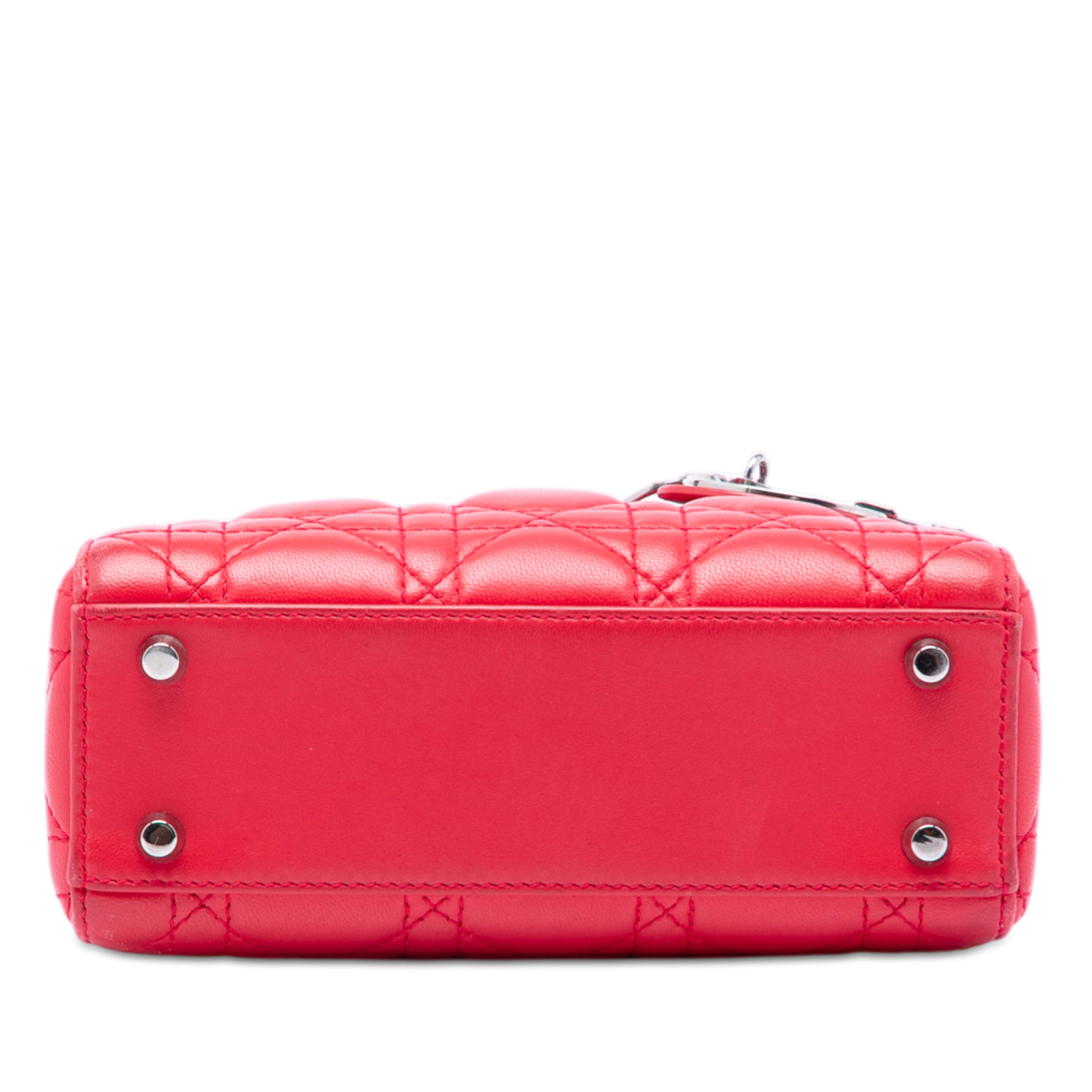 Dior Mini Lambskin Cannage Lady Dior, från Luxclusif, i färgen röd. Klicka för att öppna bilden i stort format