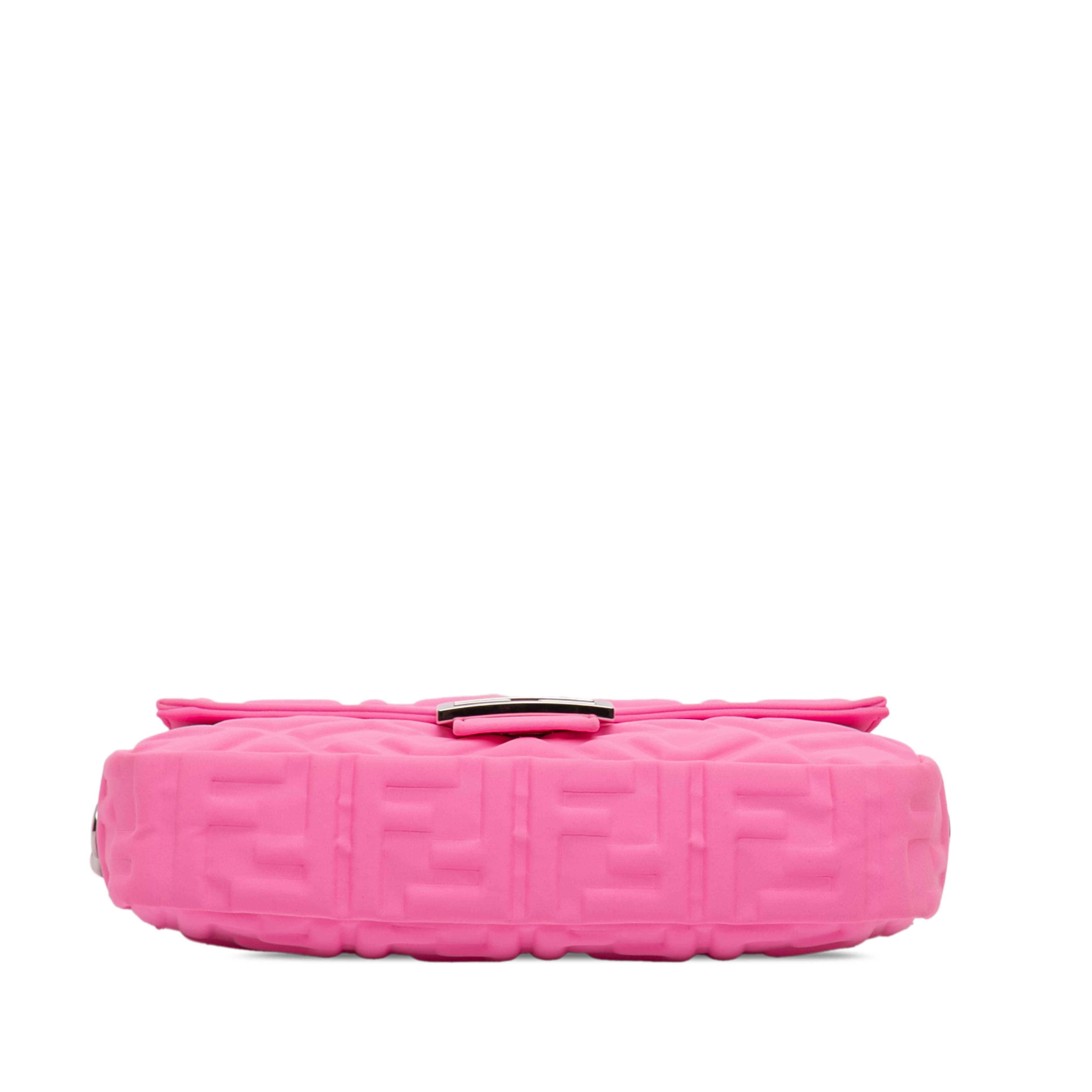 Fendi Medium Embossed Lycra Baguette Satchel, från Luxclusif, i färgen pink. Klicka för att öppna bilden i stort format