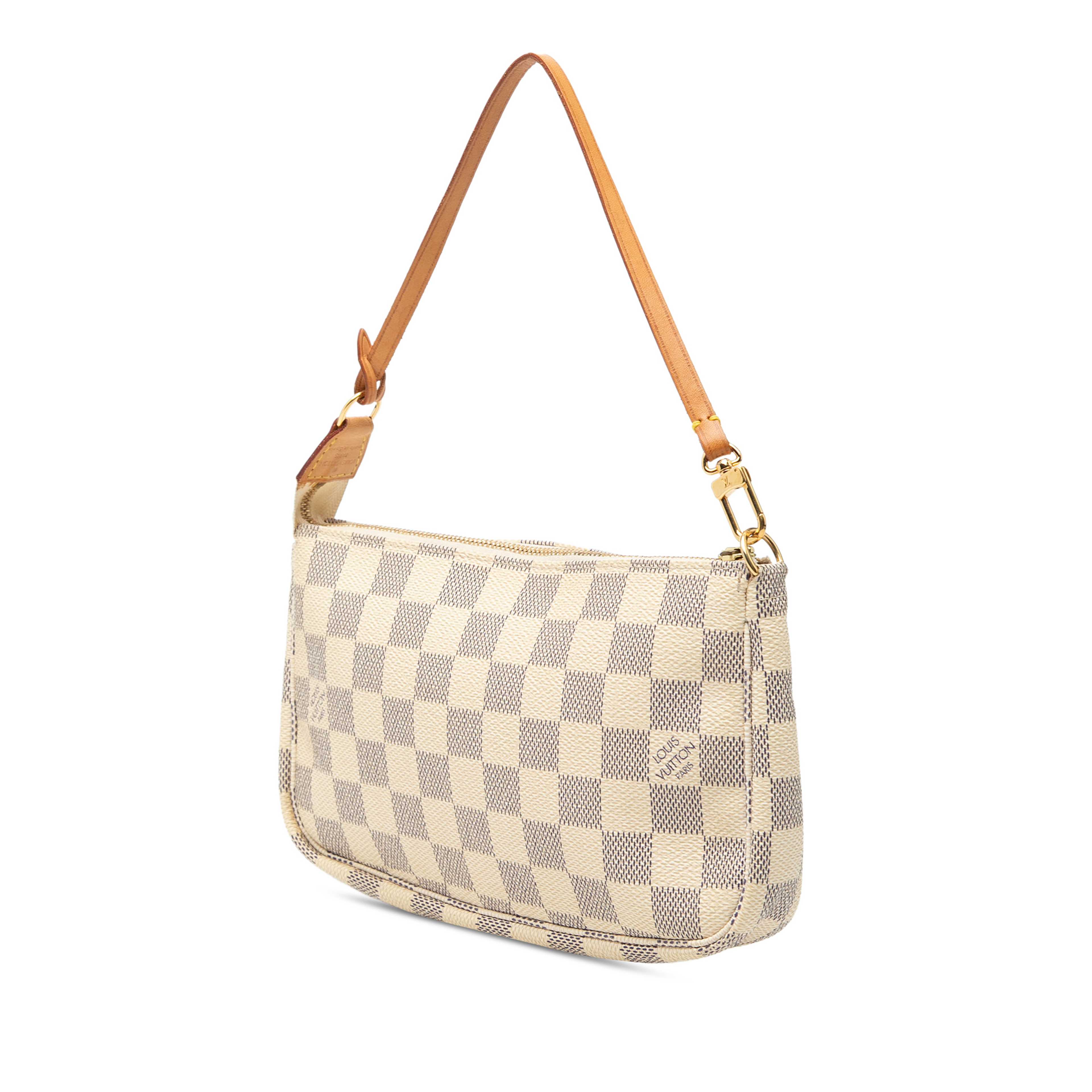 Louis Vuitton Damier Azur Pochette Accessoires, från Luxclusif, i färgen white. Klicka för att öppna bilden i stort format