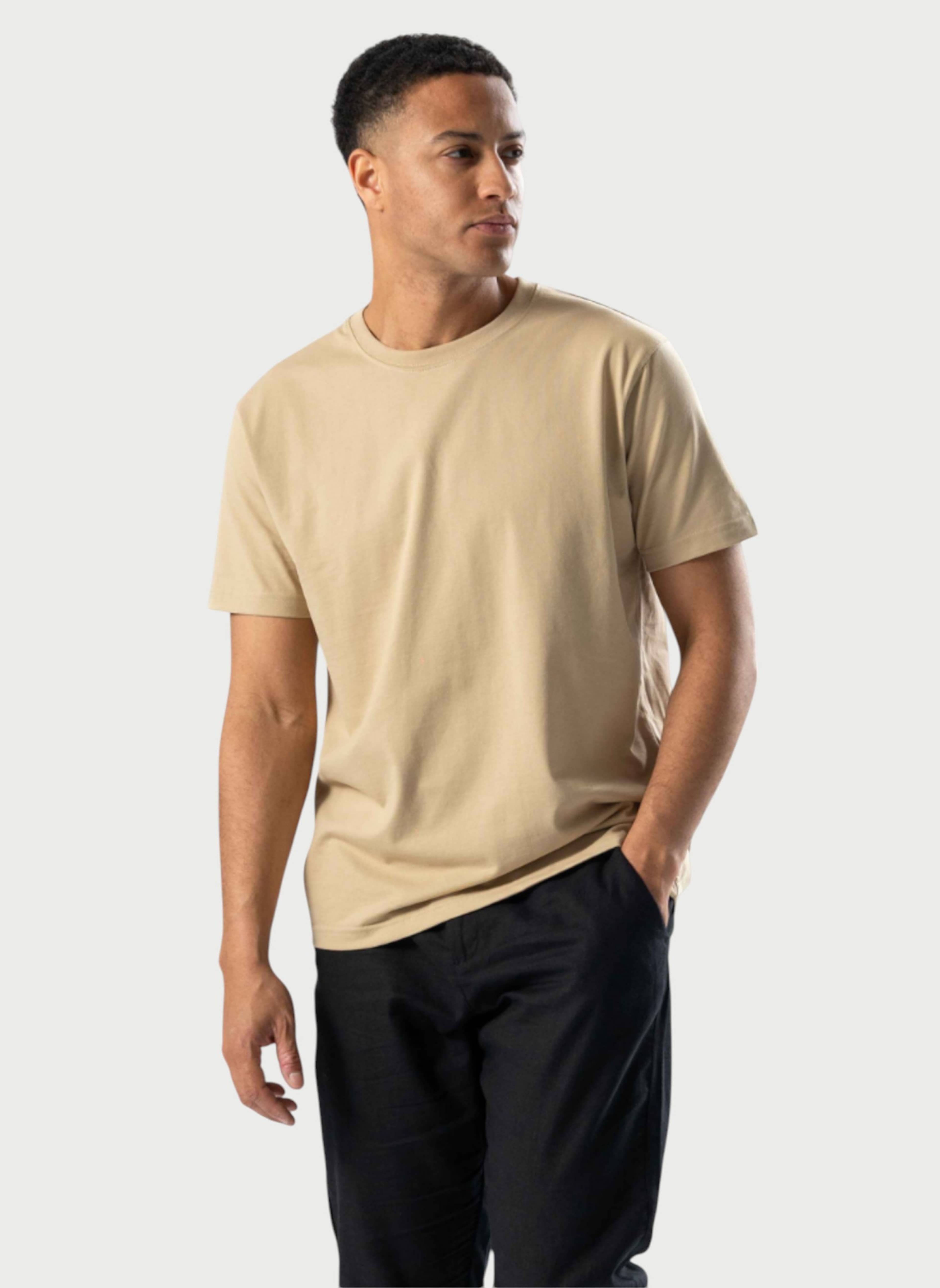 Vanlig T-shirt, från TeeShoppen, i färgen beige. Klicka för att öppna bilden i stort format