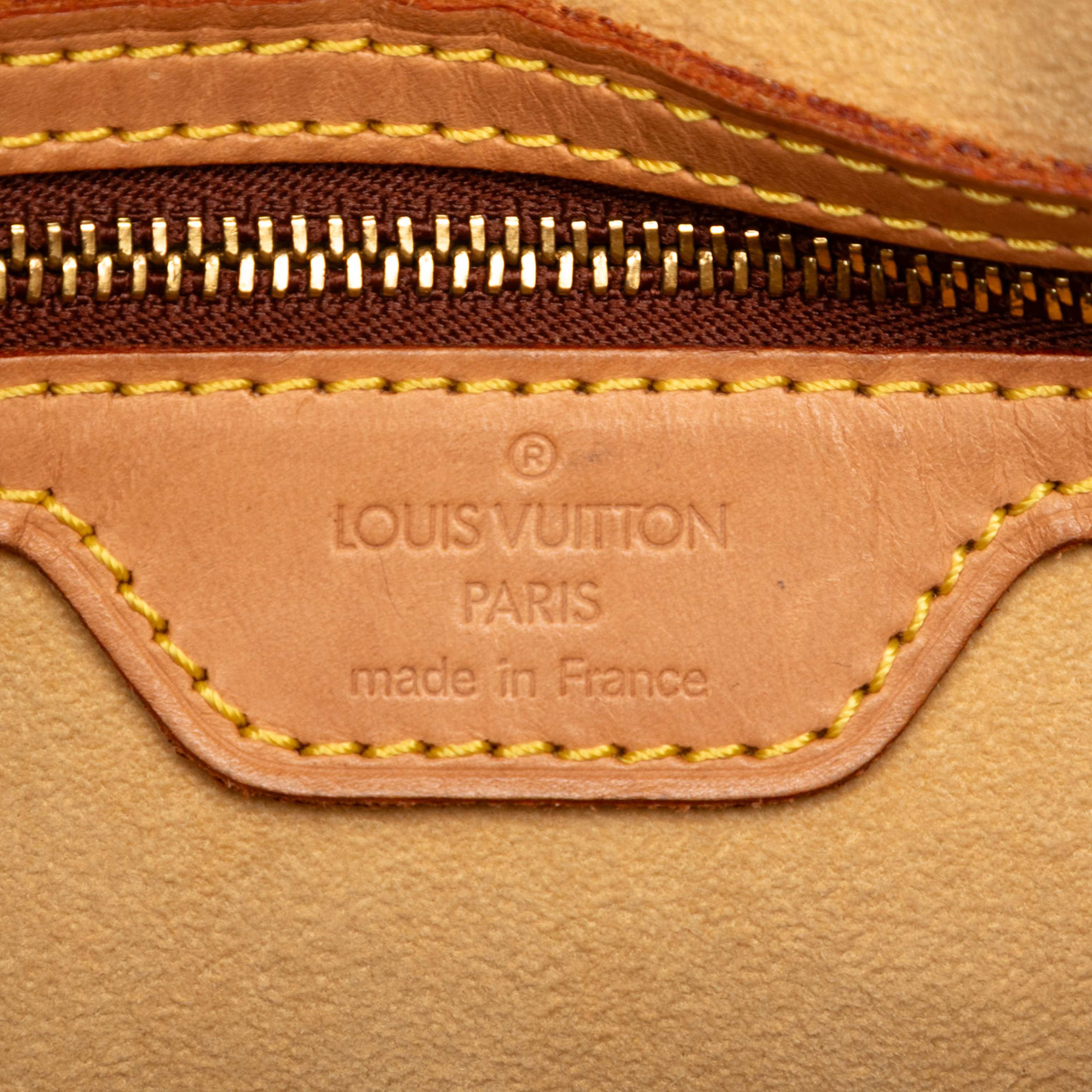 Louis Vuitton Monogram Looping Gm, från Luxclusif, i färgen brown. Klicka för att öppna bilden i stort format