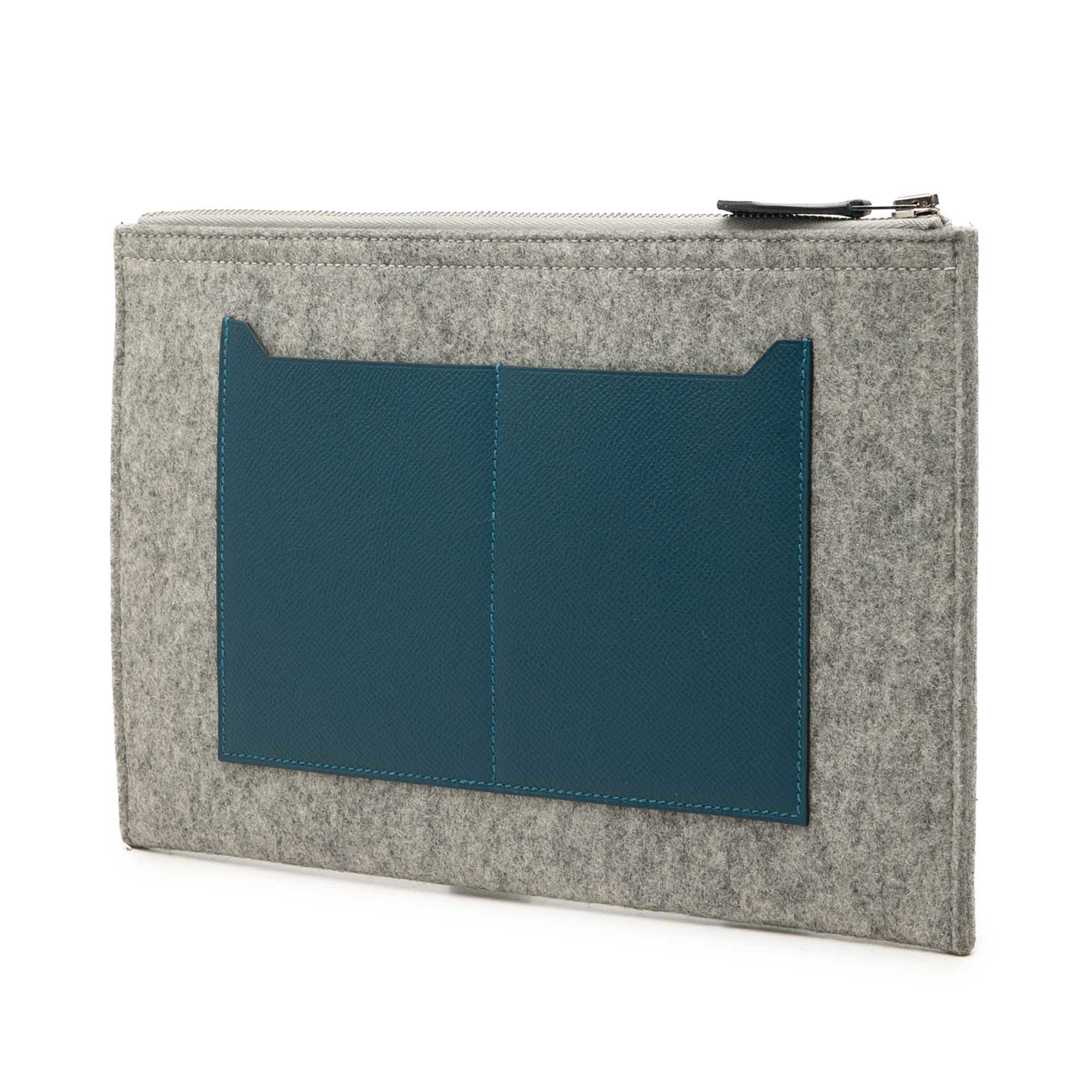 Hermès Epsom And Felt Toodoo 29, från Luxclusif, i färgen blå. Klicka för att öppna bilden i stort format