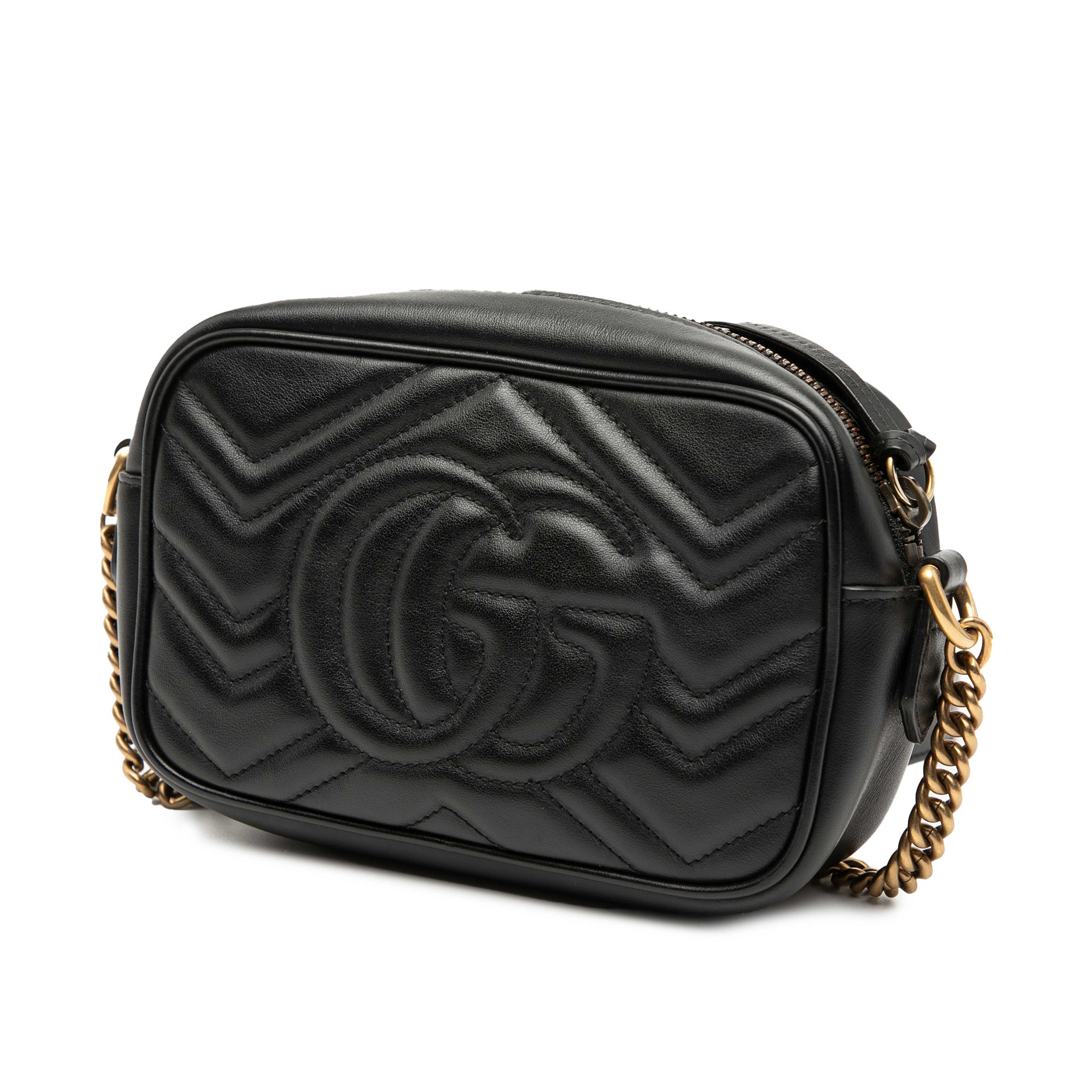 Gucci Mini Gg Marmont Matelasse Leather Crossbody, från Luxclusif, i färgen svart. Klicka för att öppna bilden i stort format