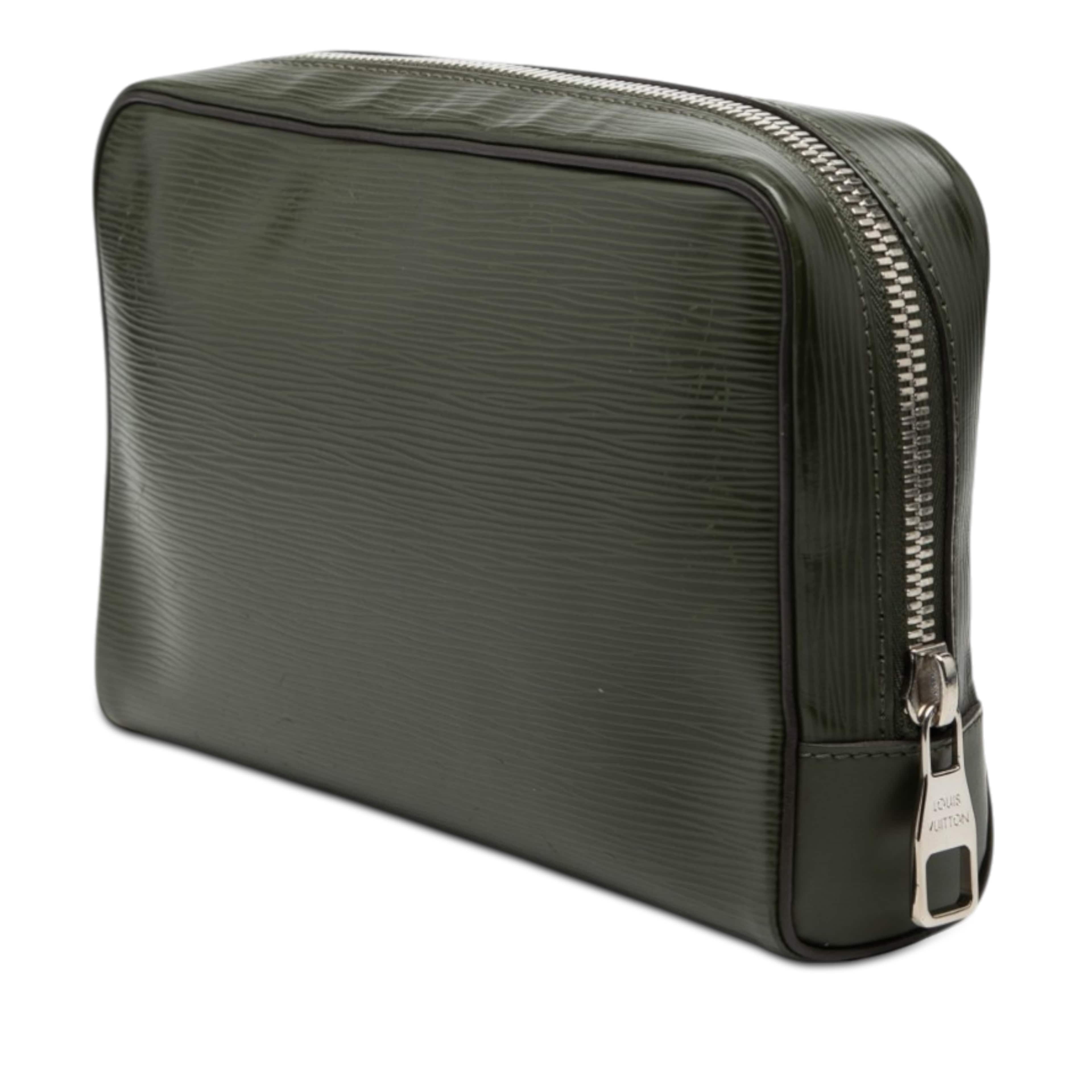 Louis Vuitton Epi Neo Hoche Clutch, från Luxclusif, i färgen grön. Klicka för att öppna bilden i stort format