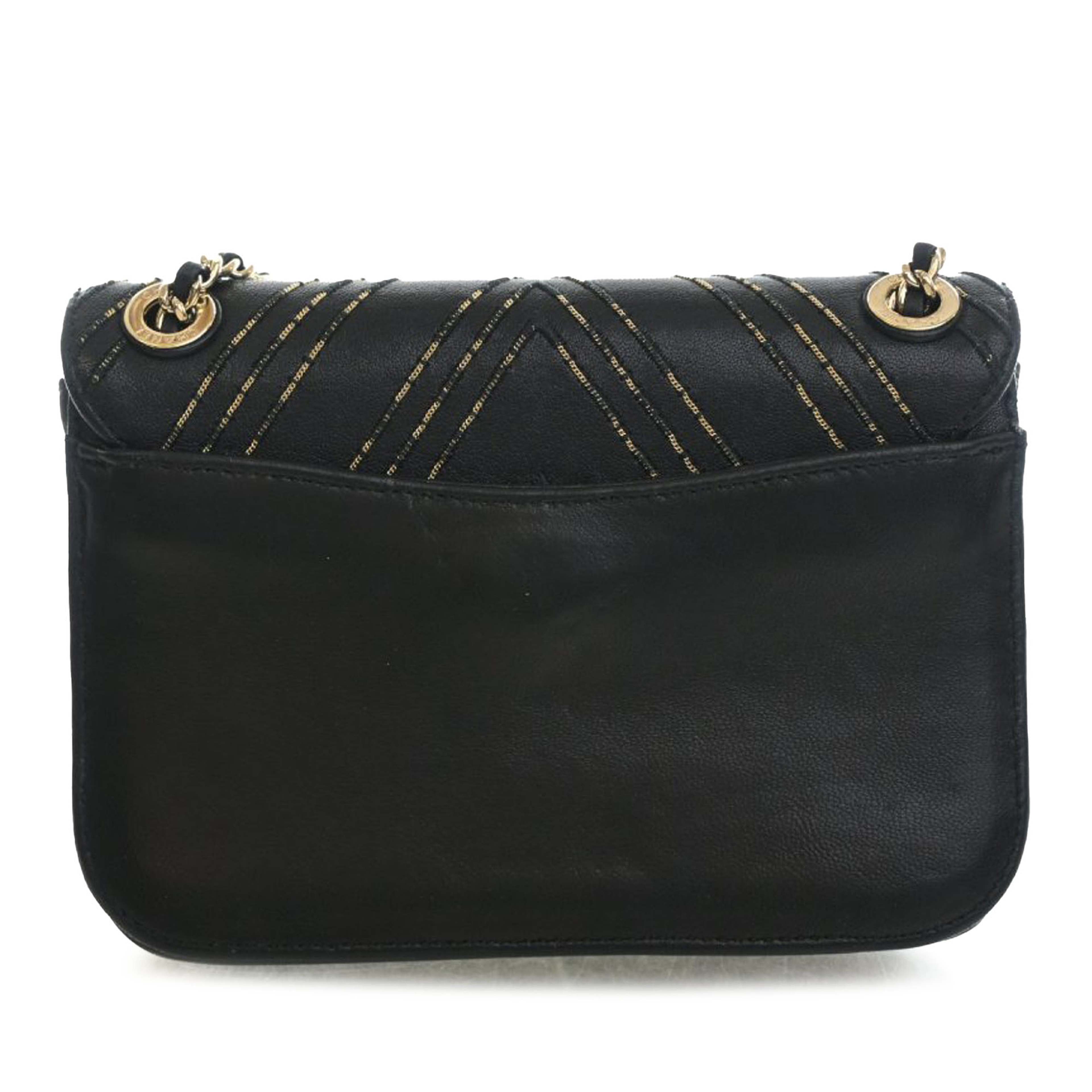 Chanel Small Chevron Sheepskin Subtle Flap, från Luxclusif, i färgen svart. Klicka för att öppna bilden i stort format