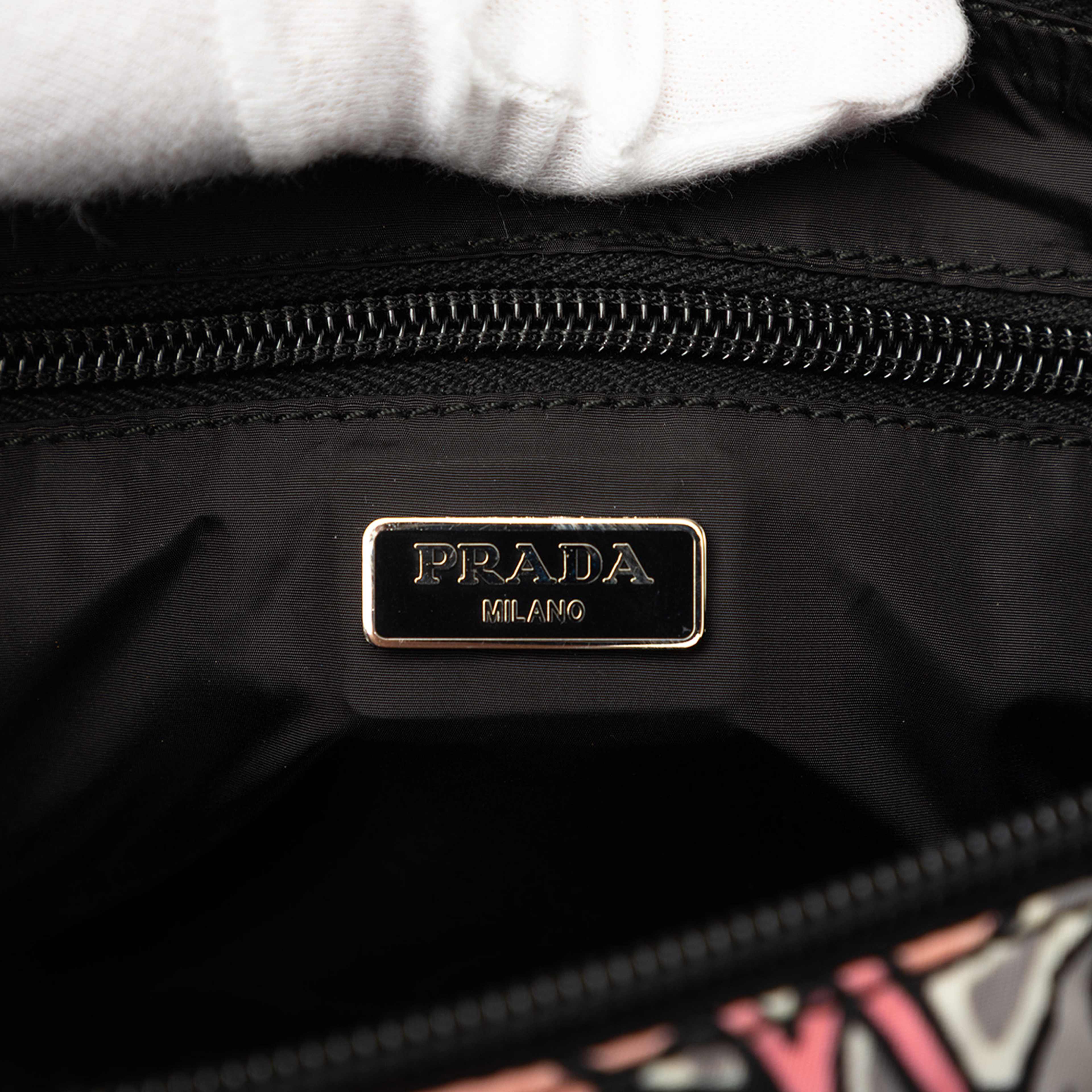 Prada Tessuto Floral Stampato Clutch, från Luxclusif, i färgen rosa. Klicka för att öppna bilden i stort format