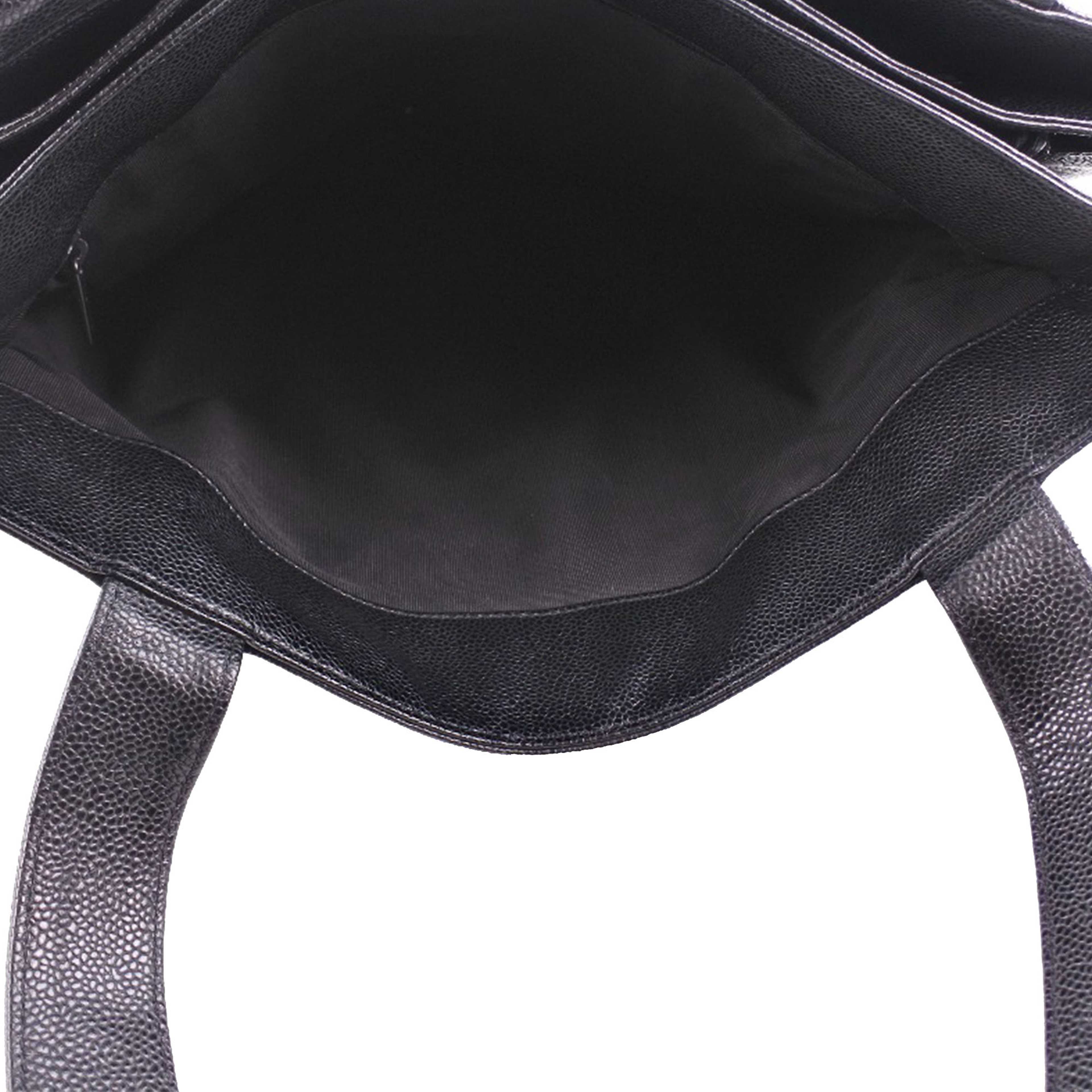 Chanel Cc Caviar Tote, från Luxclusif, i färgen black. Klicka för att öppna bilden i stort format