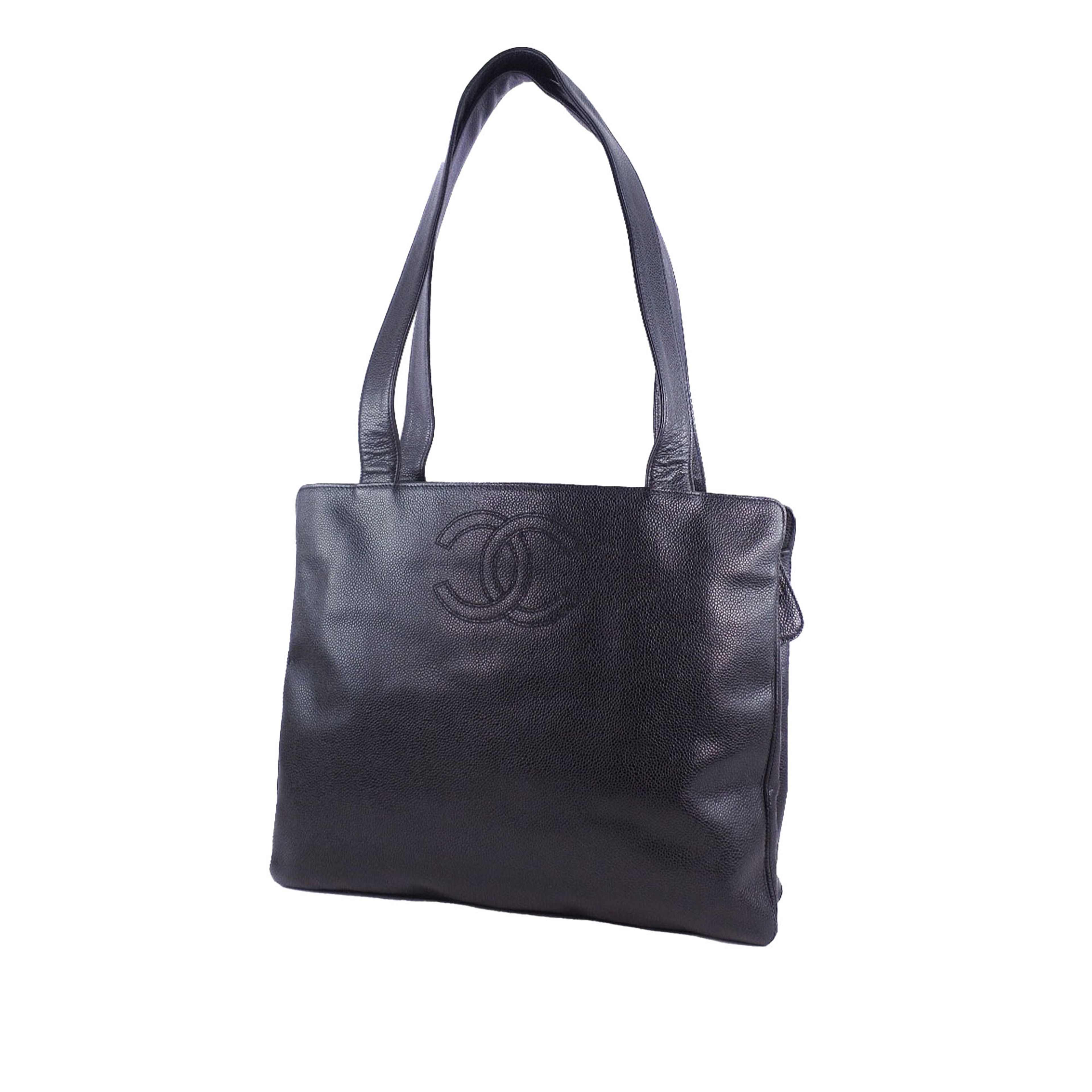 Chanel Cc Caviar Tote, från Luxclusif, i färgen black. Klicka för att öppna bilden i stort format