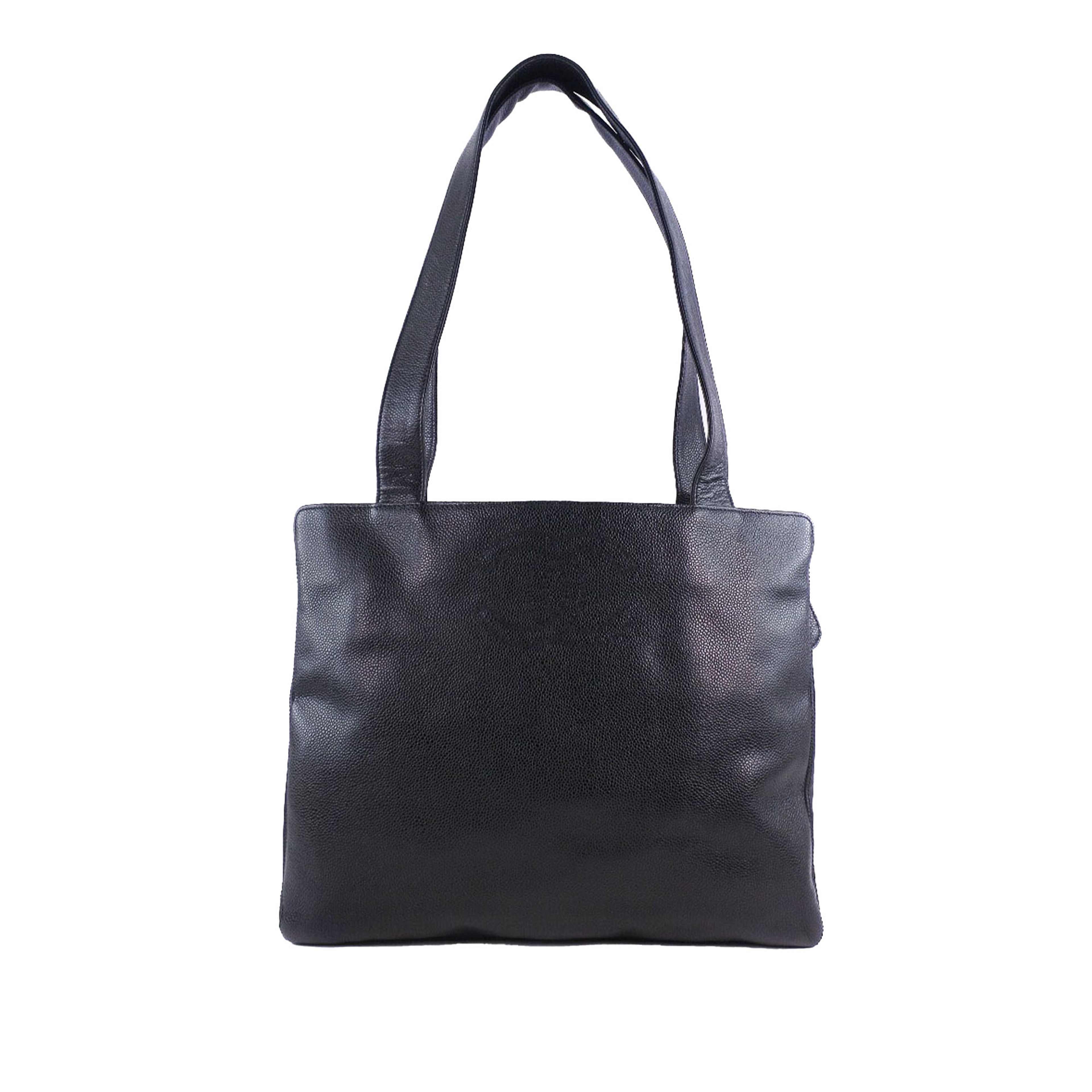 Chanel Cc Caviar Tote, från Luxclusif, i färgen black. Klicka för att öppna bilden i stort format