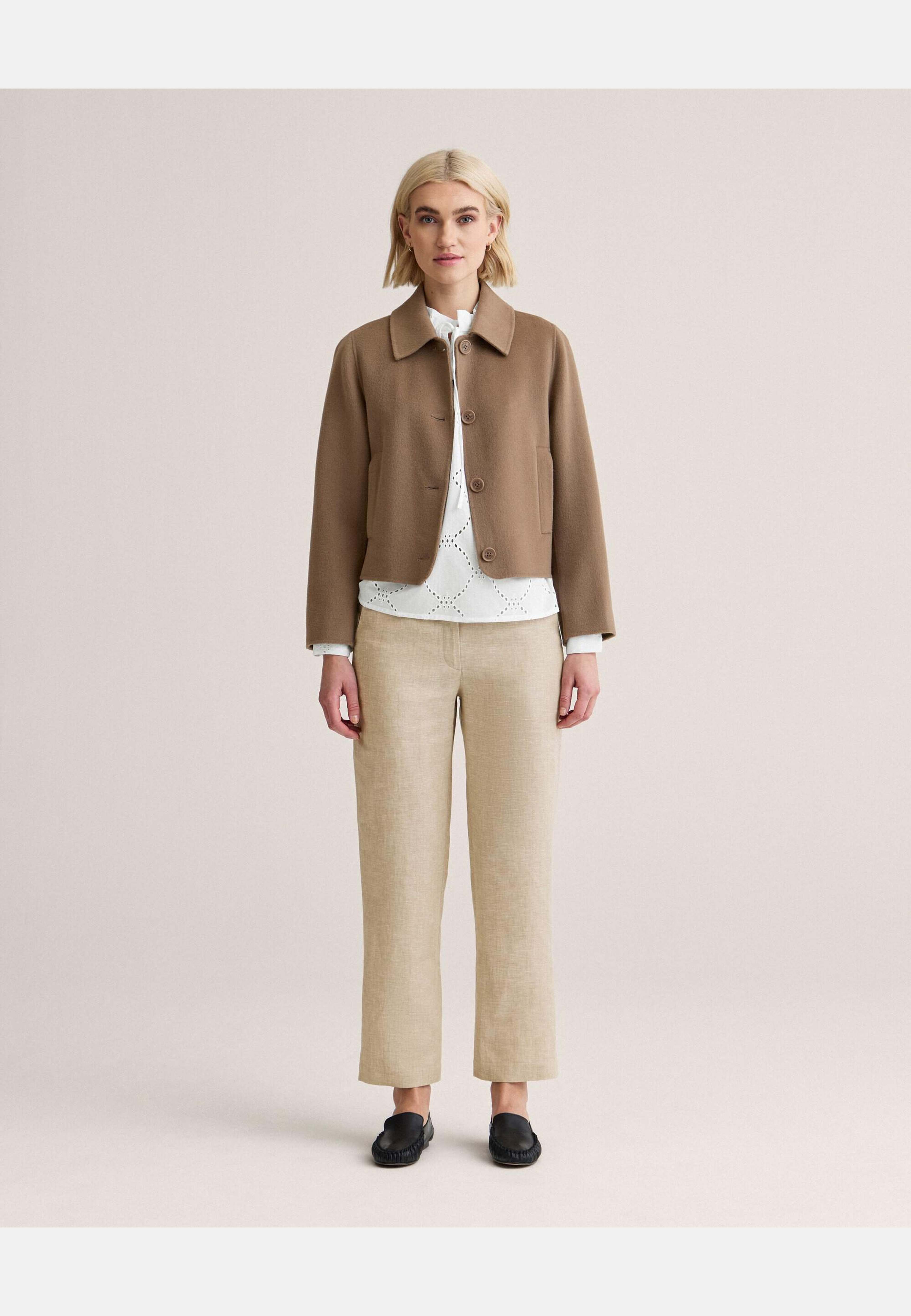 Amanda Slim Linen Trousers, från Newhouse, i färgen beige. Klicka för att öppna bilden i stort format