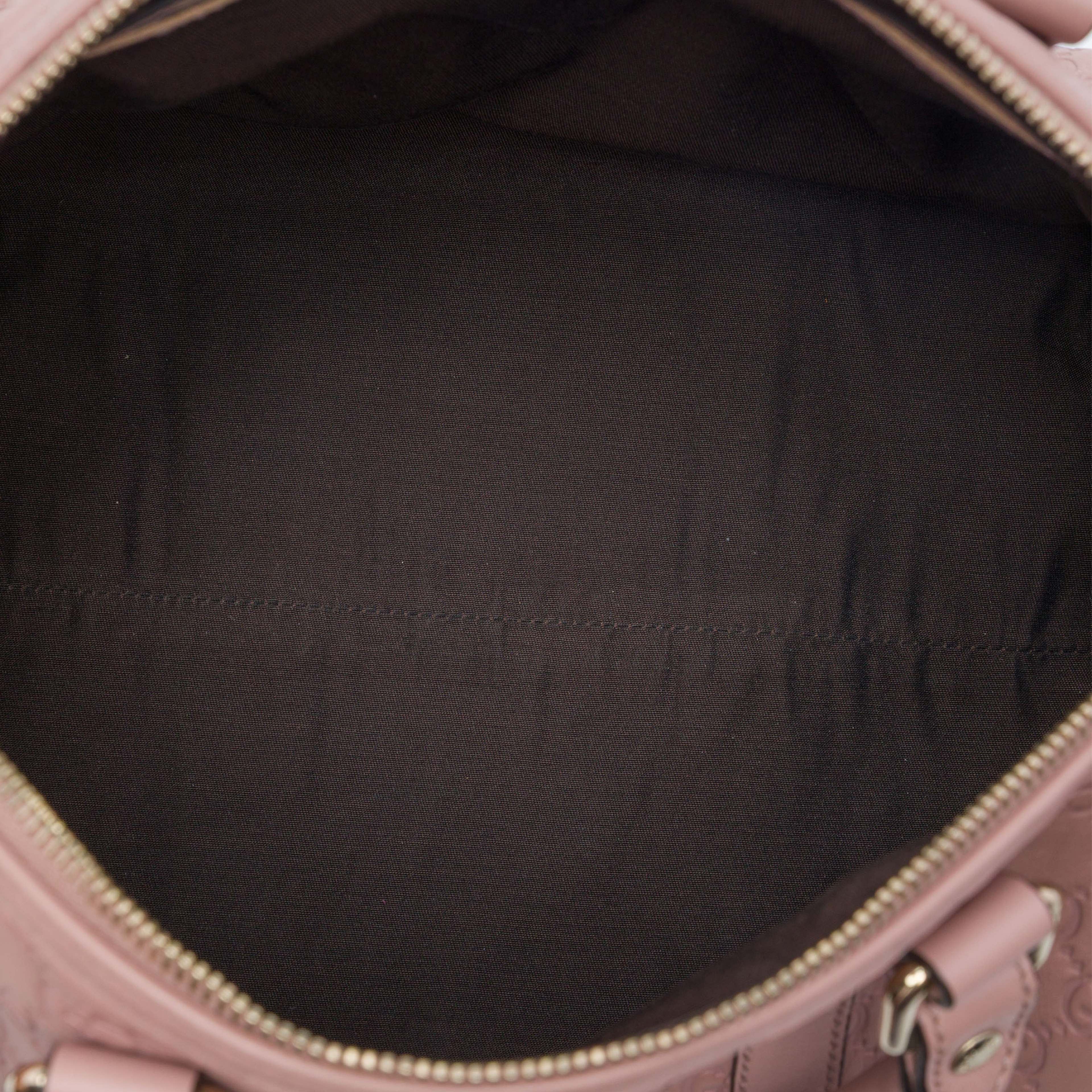 Gucci Medium Guccissima Joy Boston Bag, från Luxclusif, i färgen rosa. Klicka för att öppna bilden i stort format
