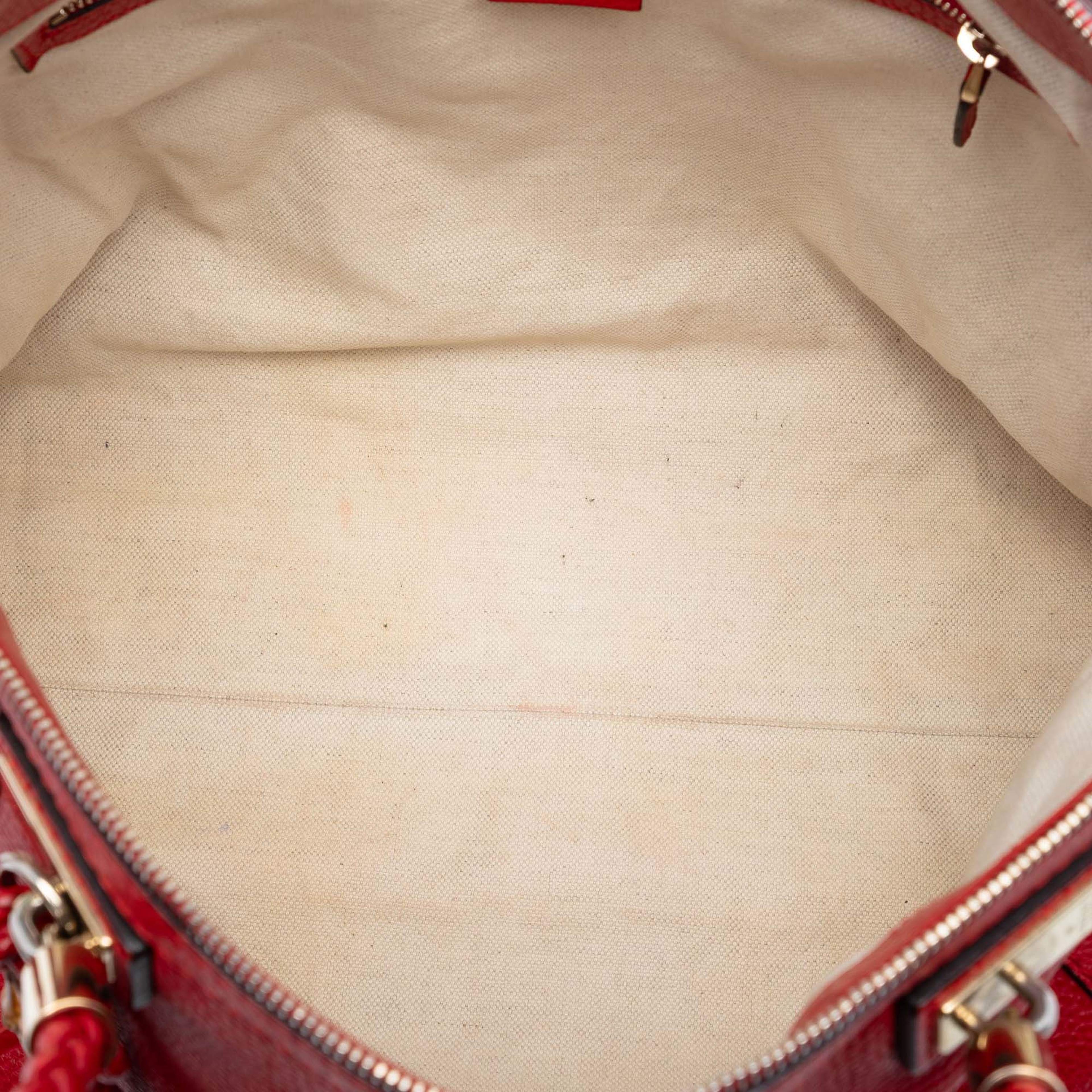 Gucci Calfskin Bella Satchel, från Luxclusif, i färgen red. Klicka för att öppna bilden i stort format