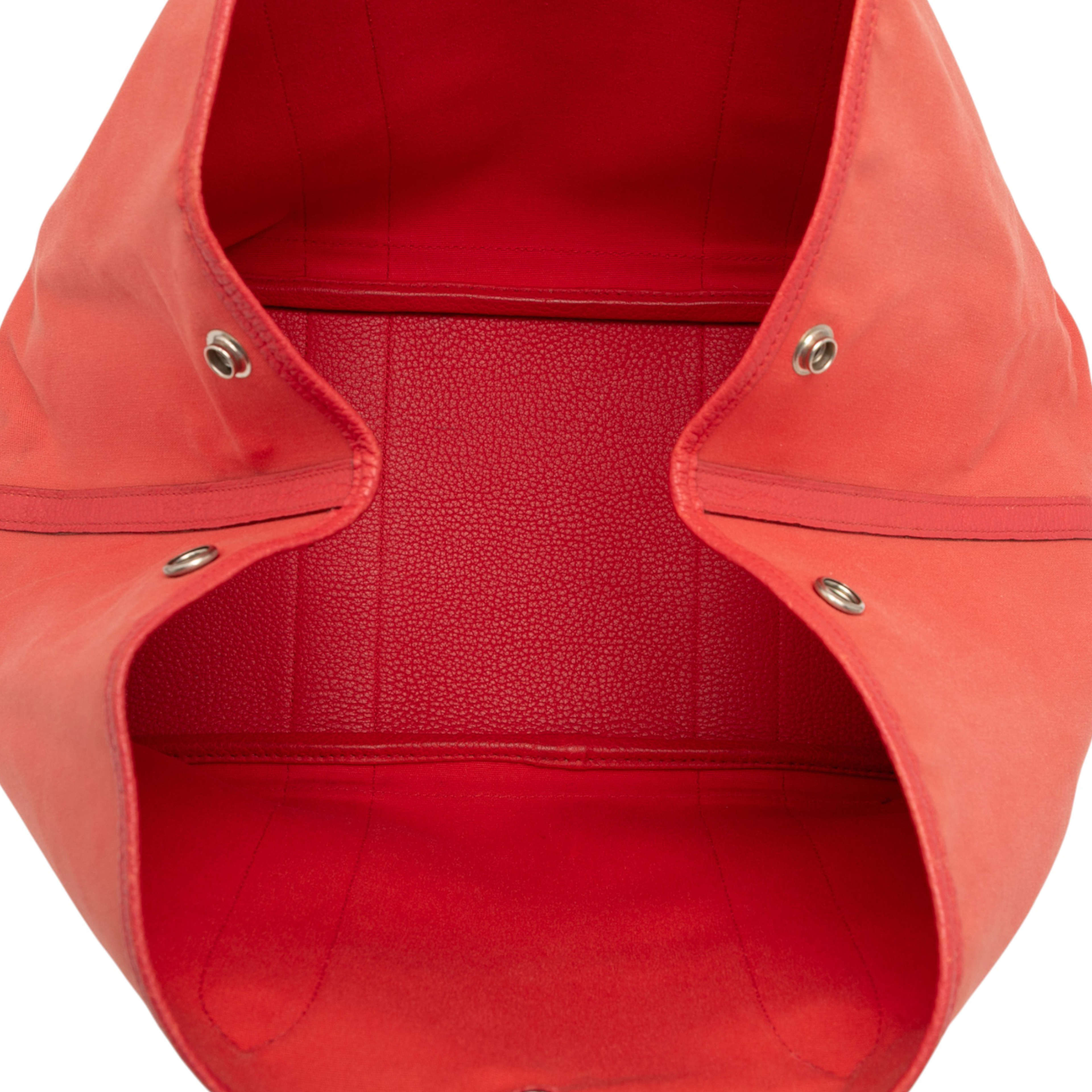 Hermès Toile And Negonda Garden Party 36, från Luxclusif, i färgen strawberry. Klicka för att öppna bilden i stort format