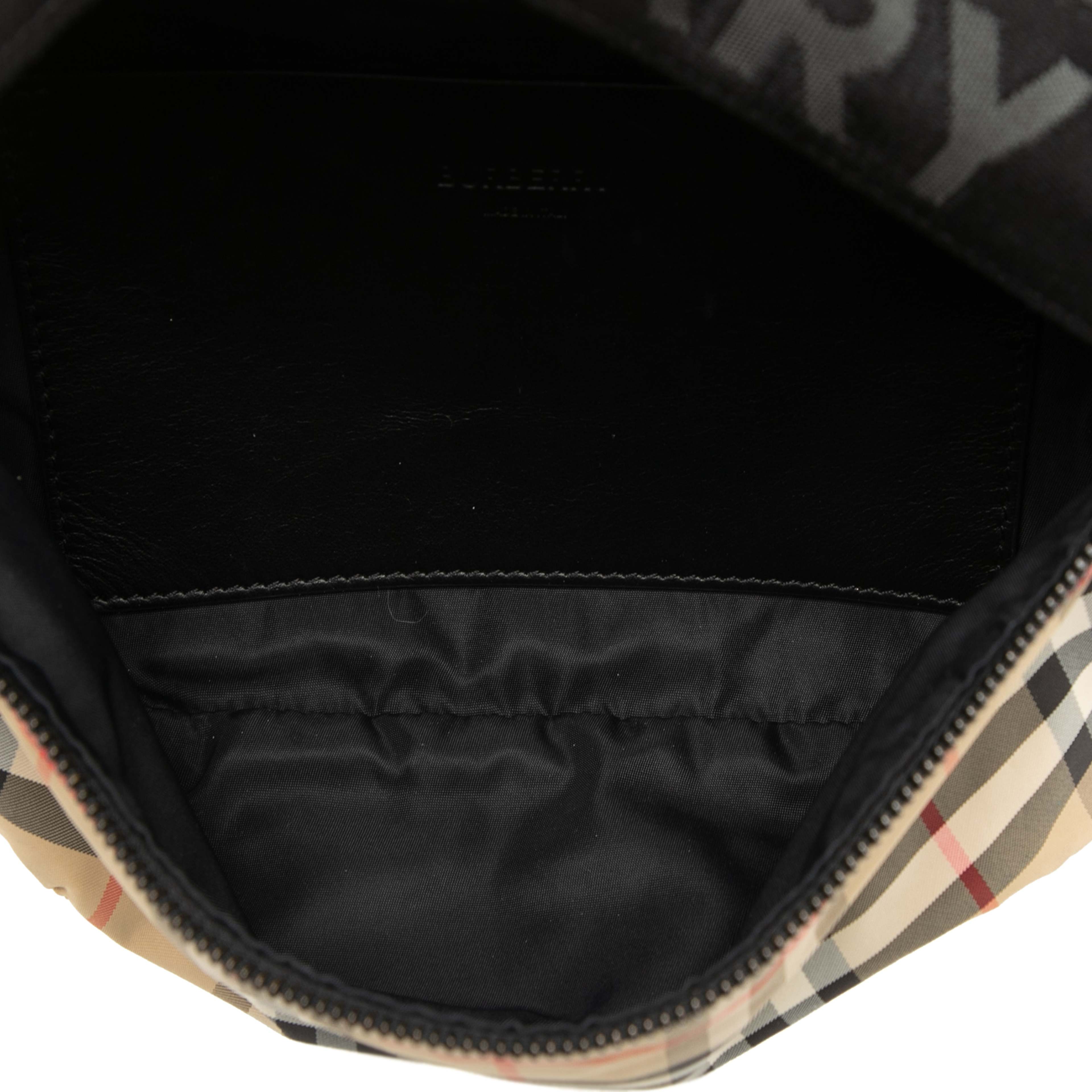 Burberry House Check Nylon Sonny Belt Bag, från Luxclusif, i färgen beige. Klicka för att öppna bilden i stort format