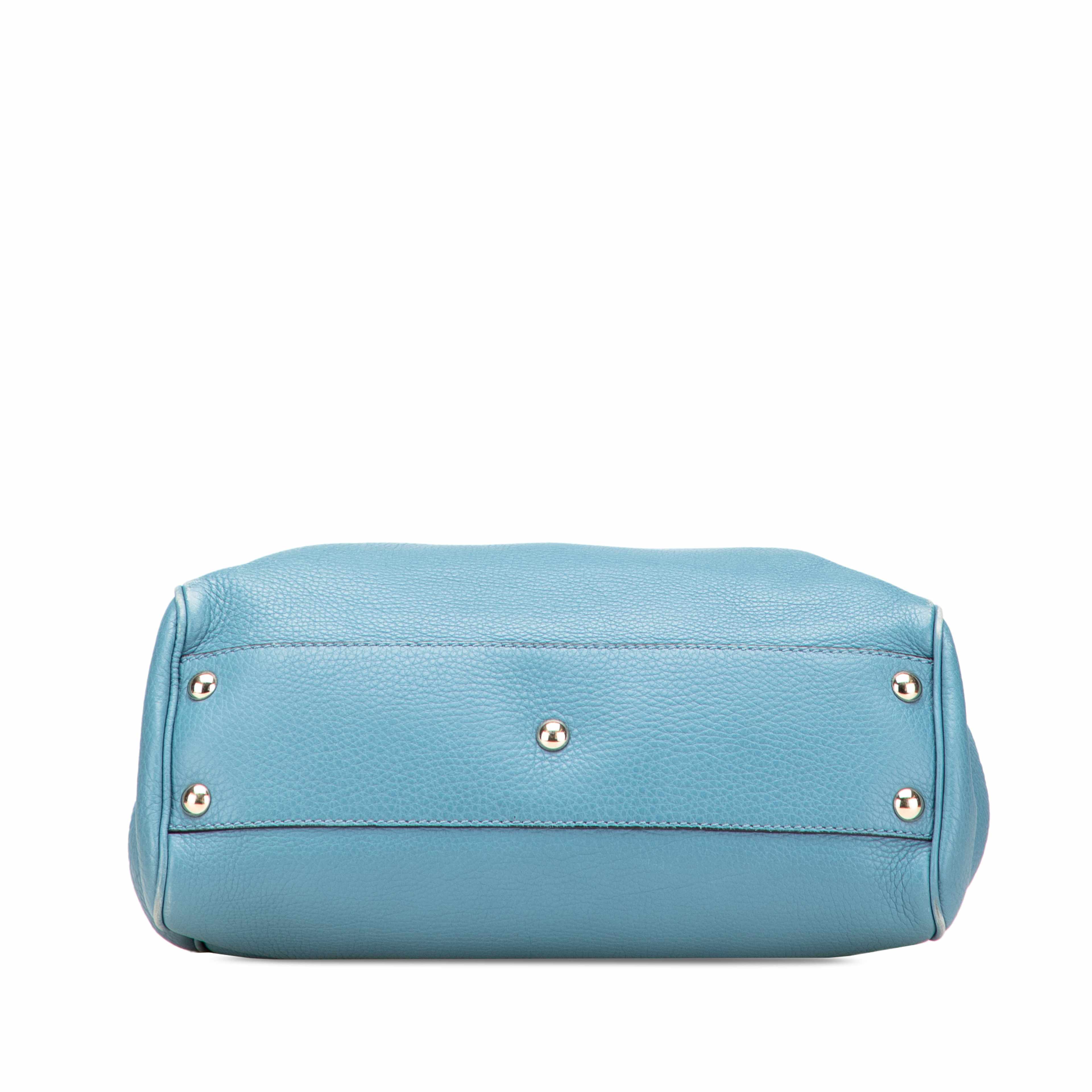 Gucci Small Calfskin Bamboo Shopper Satchel, från Luxclusif, i färgen light blue. Klicka för att öppna bilden i stort format