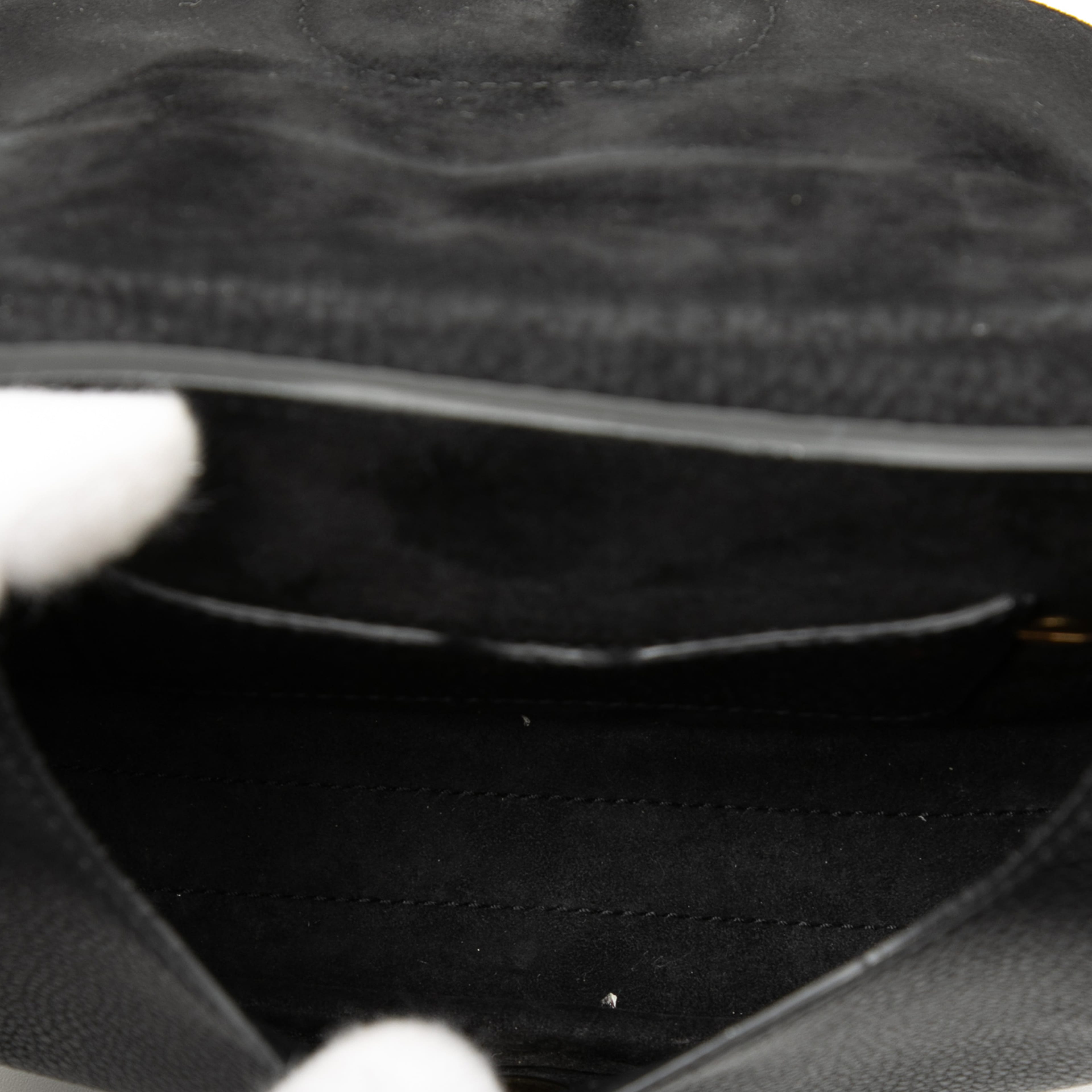 Dior Small Grained Calfskin Bobby Crossbody, från Luxclusif, i färgen black. Klicka för att öppna bilden i stort format