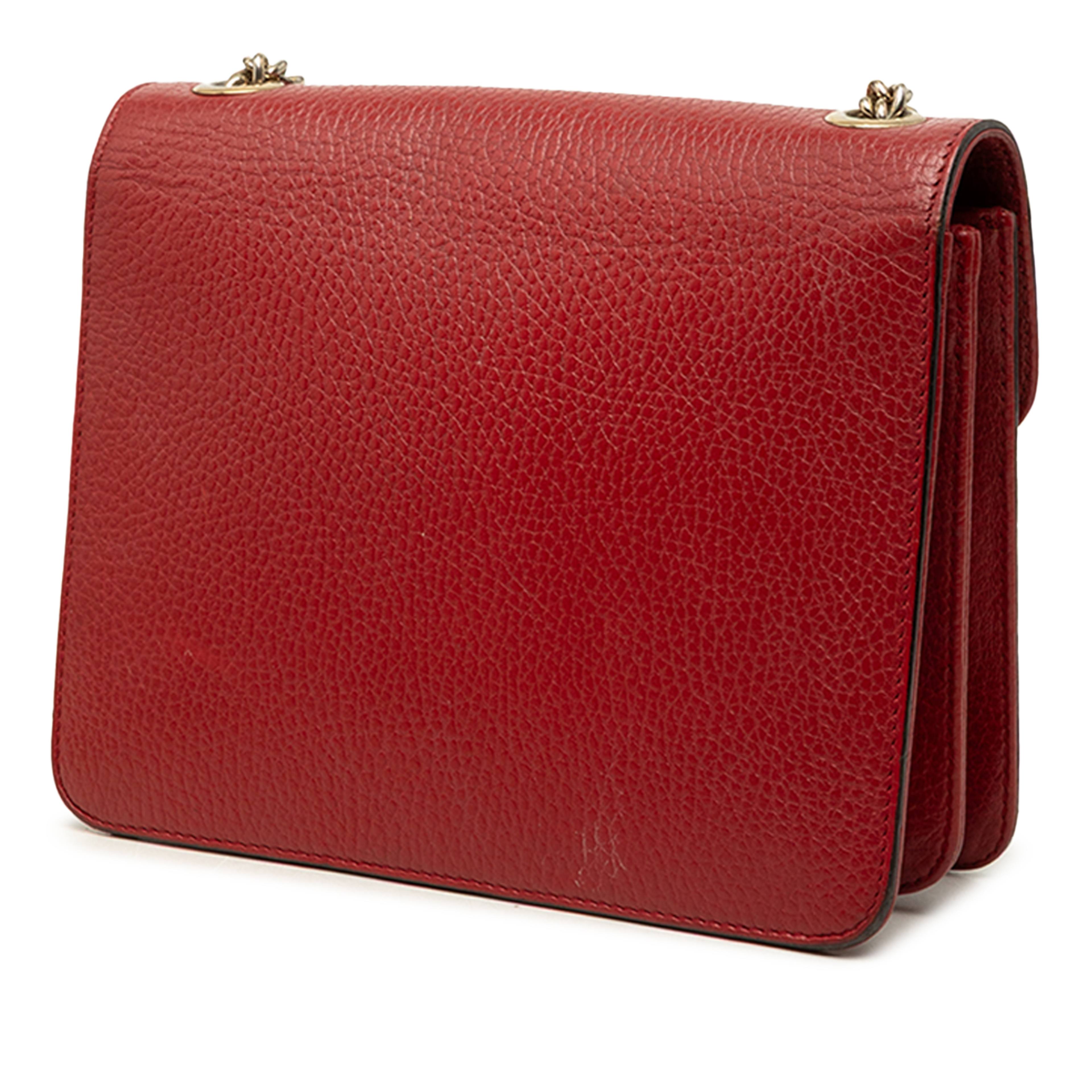 Gucci Small Dollar Calfskin Interlocking G Crossbody, från Luxclusif, i färgen röd. Klicka för att öppna bilden i stort format
