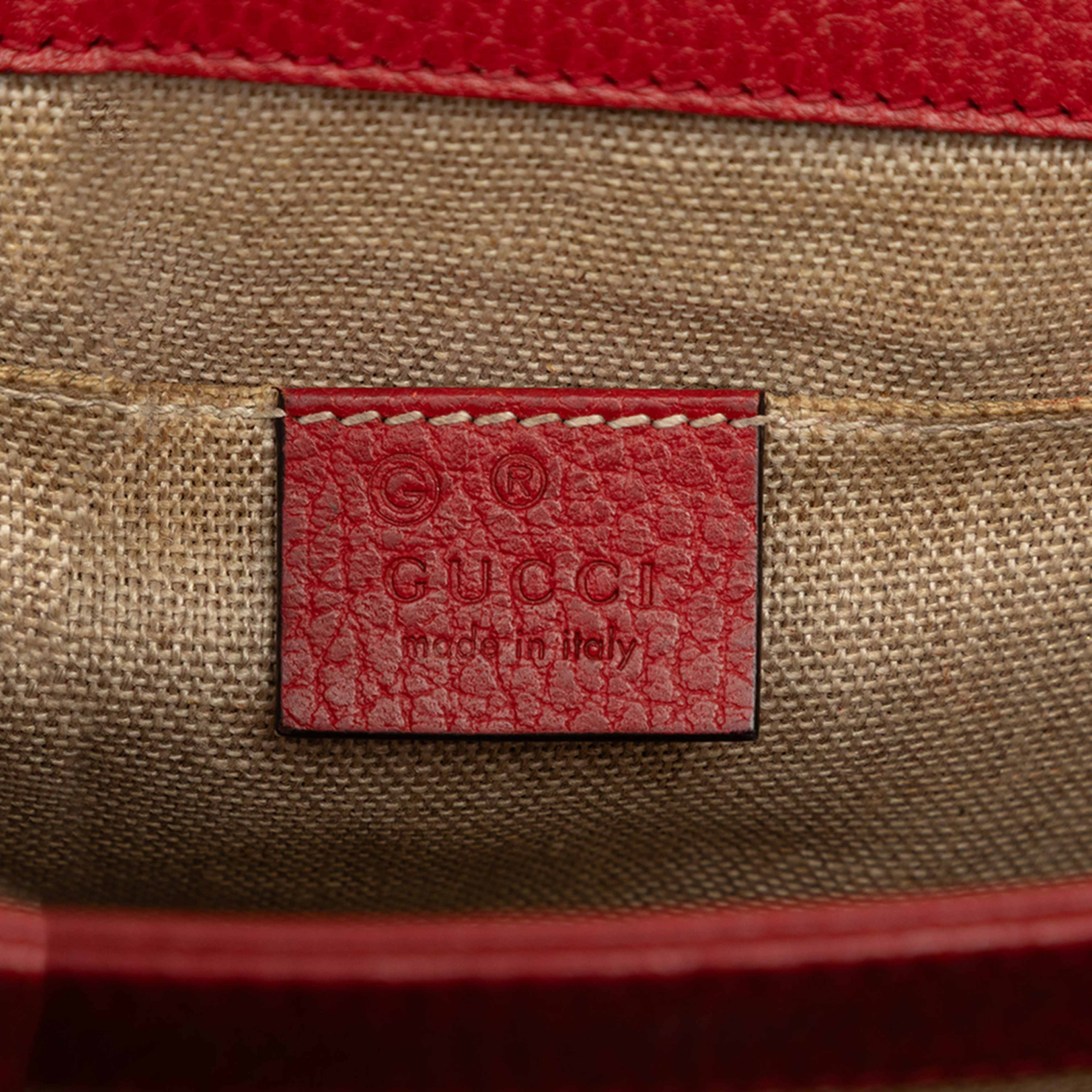 Gucci Small Dollar Calfskin Interlocking G Crossbody, från Luxclusif, i färgen röd. Klicka för att öppna bilden i stort format