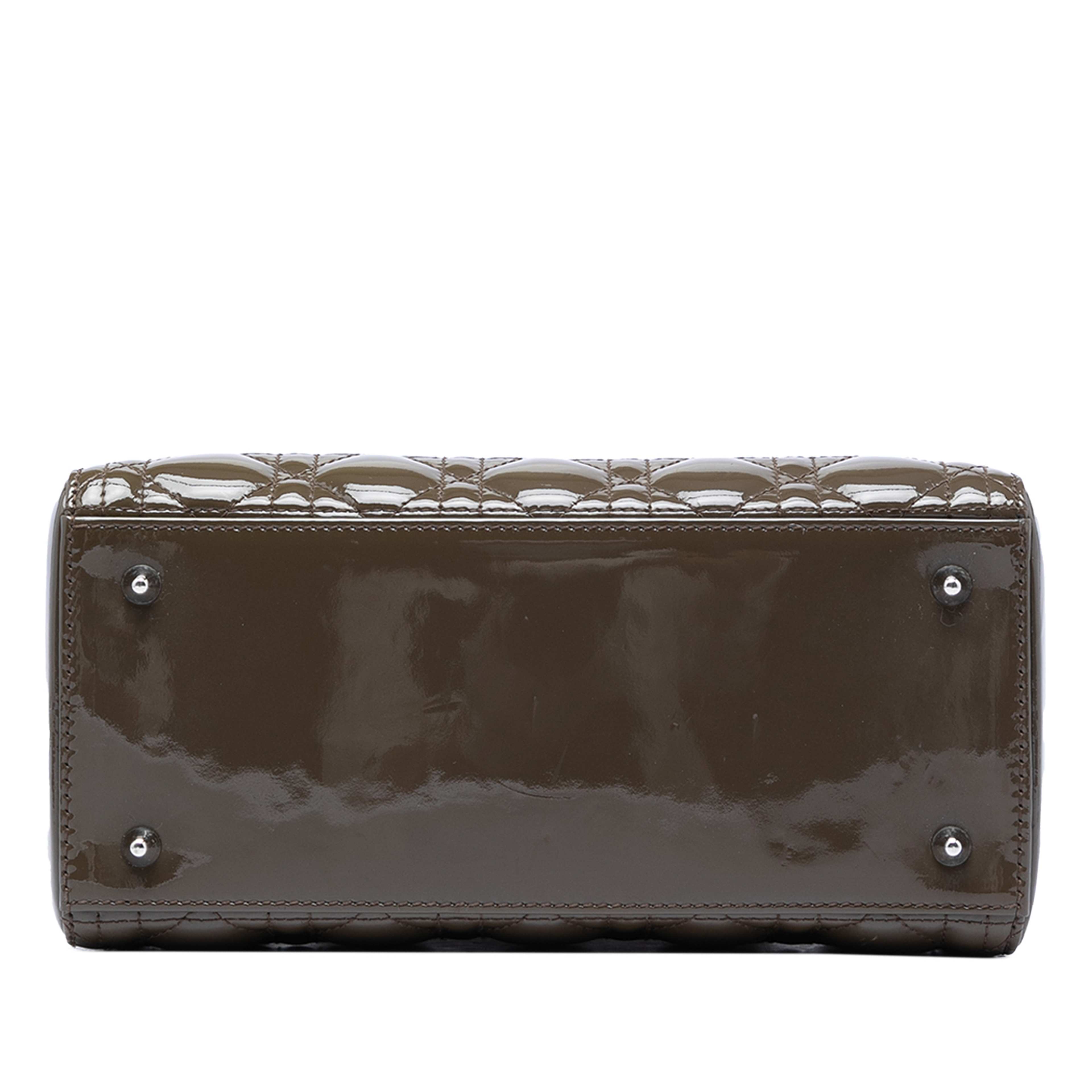 Dior Medium Patent Cannage Lady Dior, från Luxclusif, i färgen dark khaki. Klicka för att öppna bilden i stort format