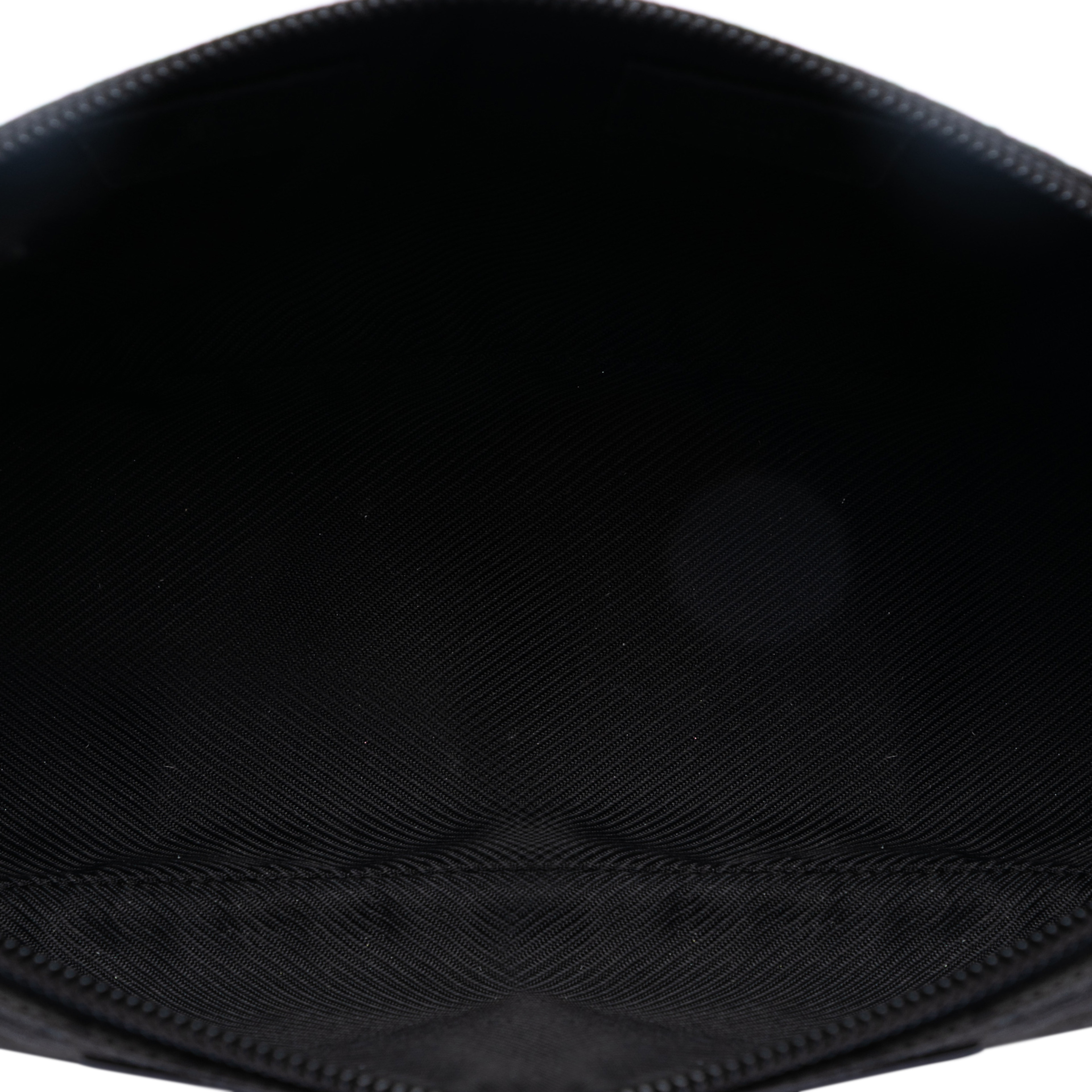 Gucci Gg Canvas Boat, från Luxclusif, i färgen black. Klicka för att öppna bilden i stort format