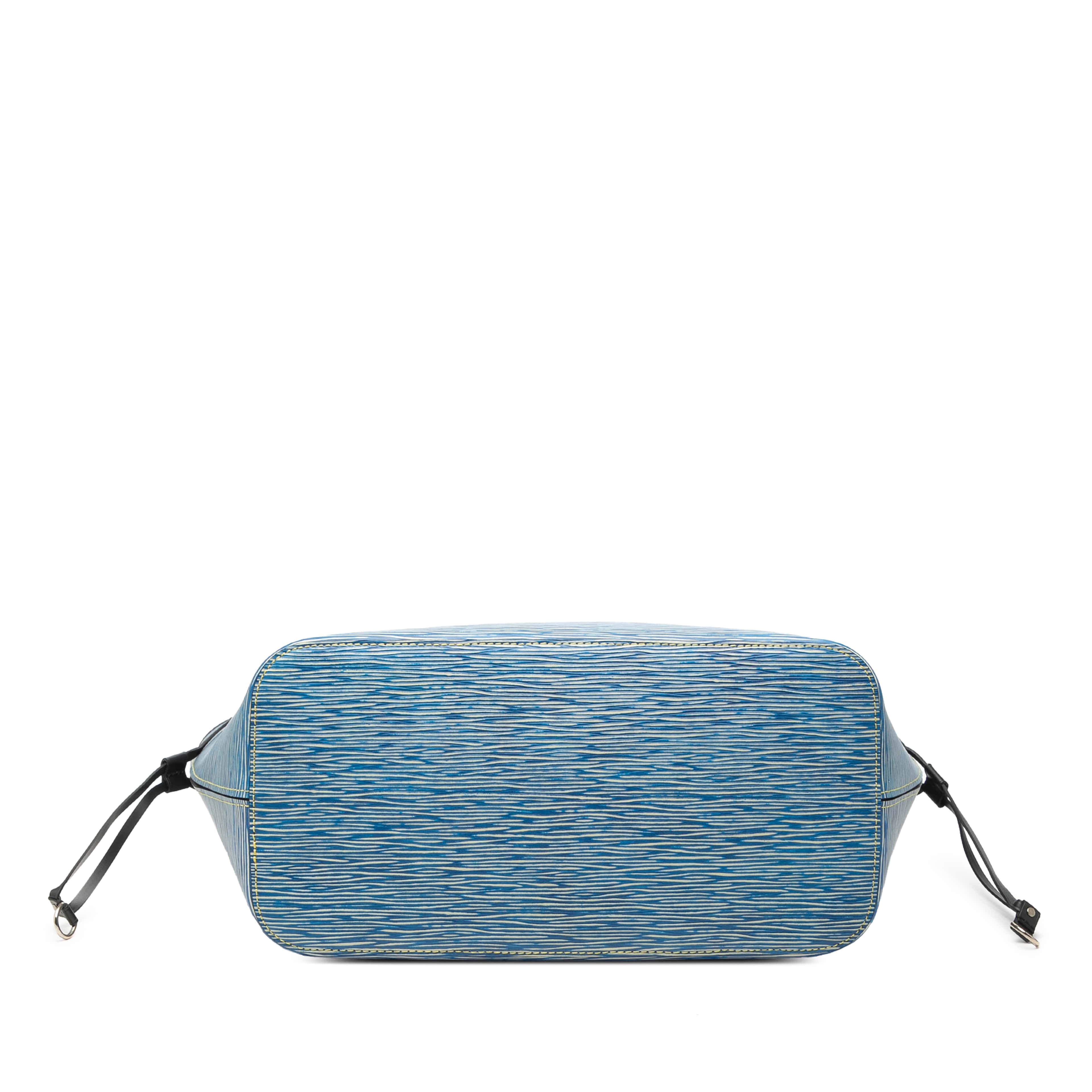 Louis Vuitton Epi Denim Neverfull Mm, från Luxclusif, i färgen blue. Klicka för att öppna bilden i stort format