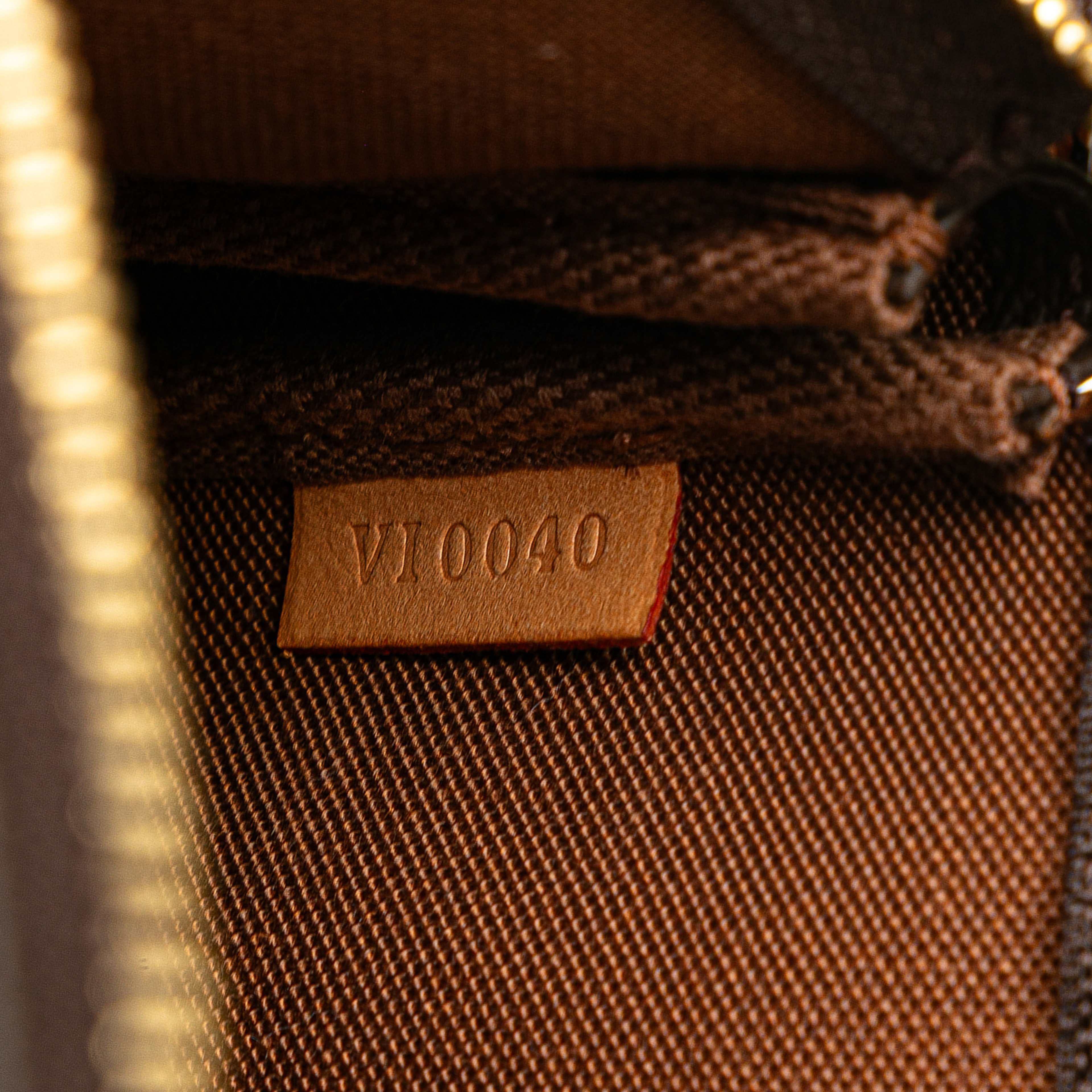 Louis Vuitton Monogram Pochette Accessoires, från Luxclusif, i färgen brown.
