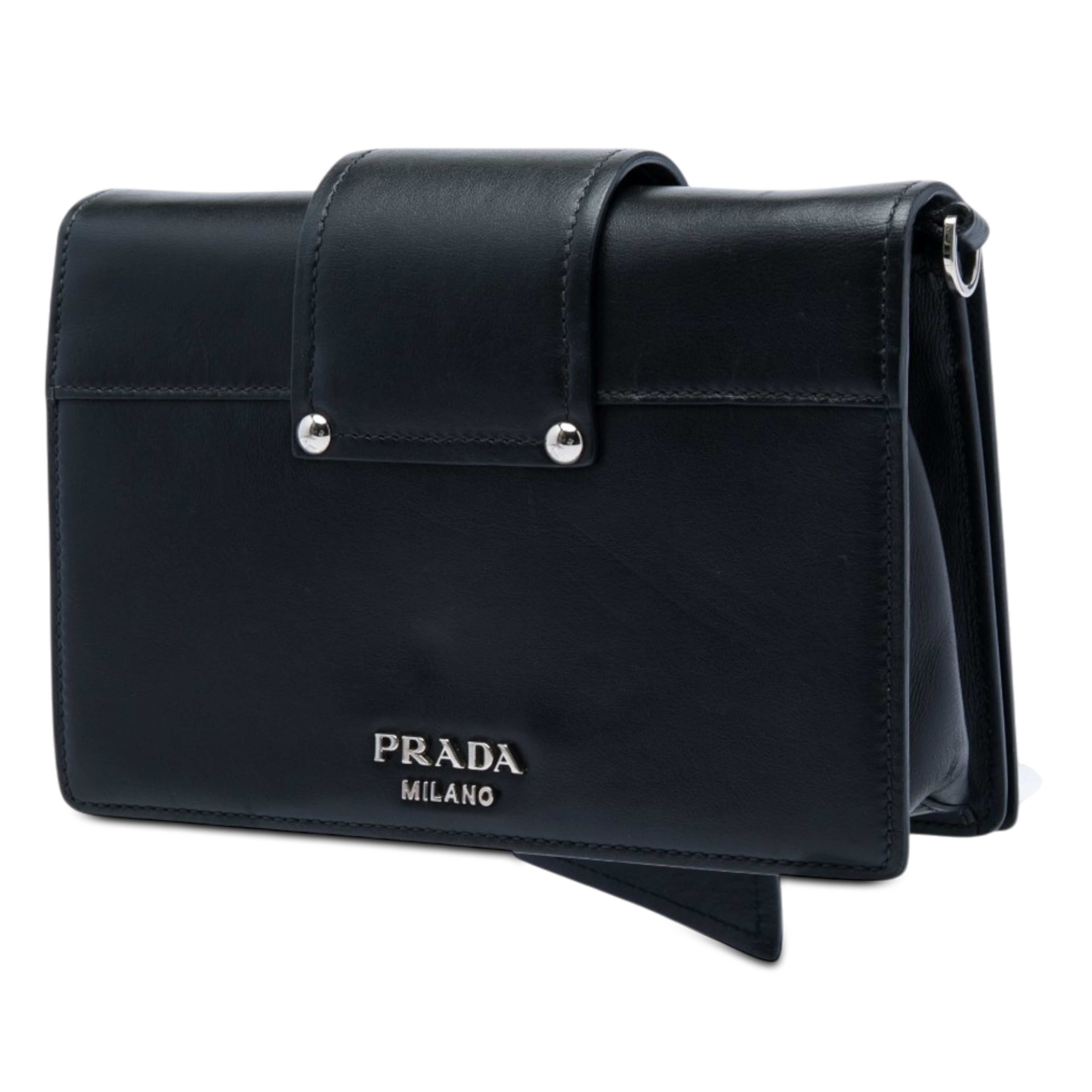 Prada City Calf Plex Ribbon Crossbody, från Luxclusif, i färgen svart. Klicka för att öppna bilden i stort format